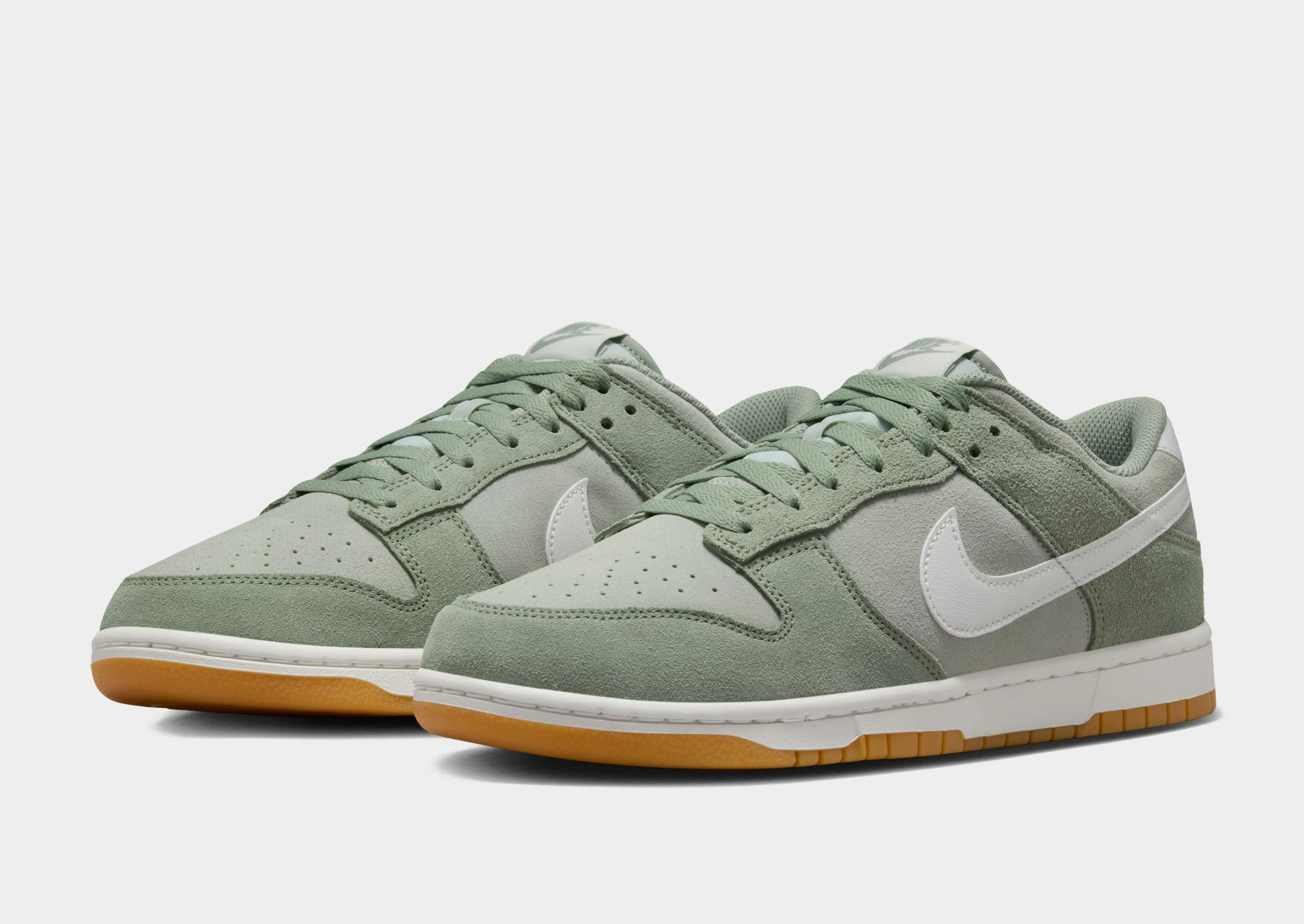 Dunk Low SE Street Fest Feet Ease