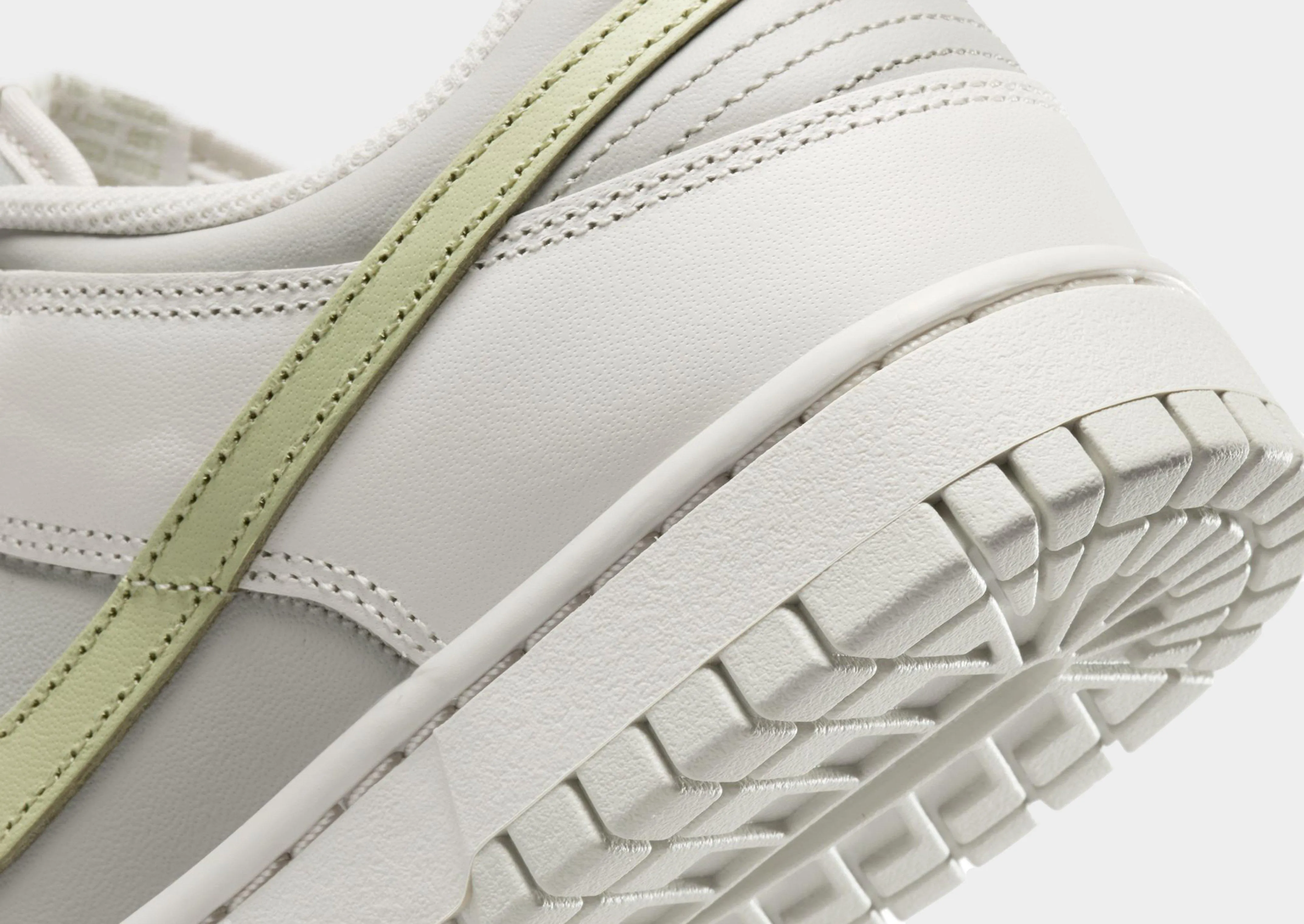 Dunk Low Women's Tread Pattern Torsion Control System
