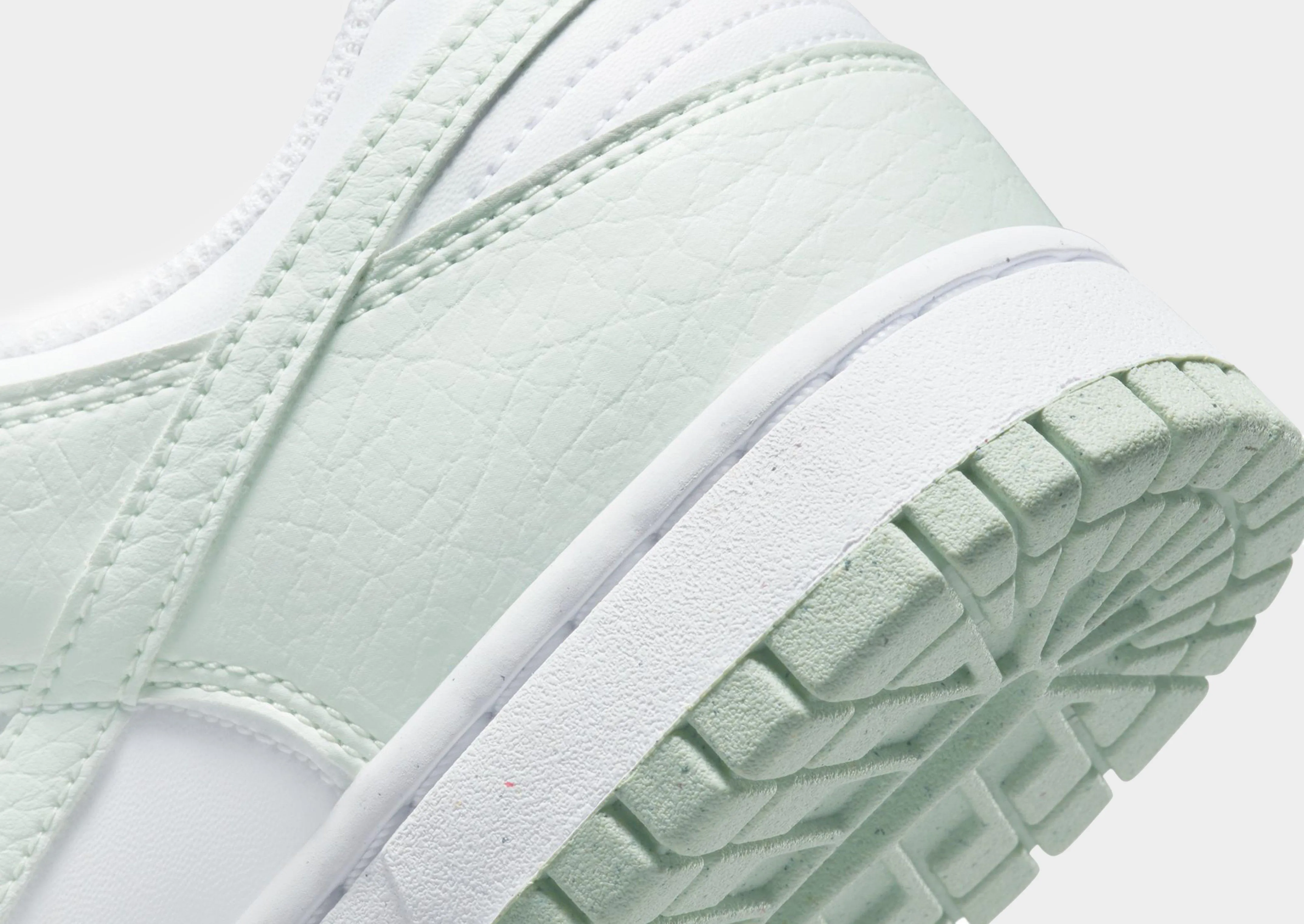 Dunk Low Women's Cushioned Feel Breathable Knit Uppers