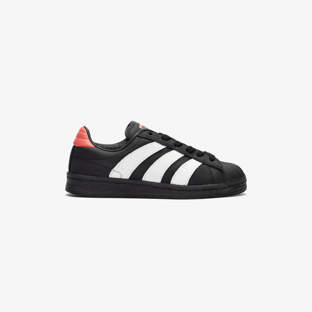 Wmns Superstar Contoured Footbed Geometry Peak Fit