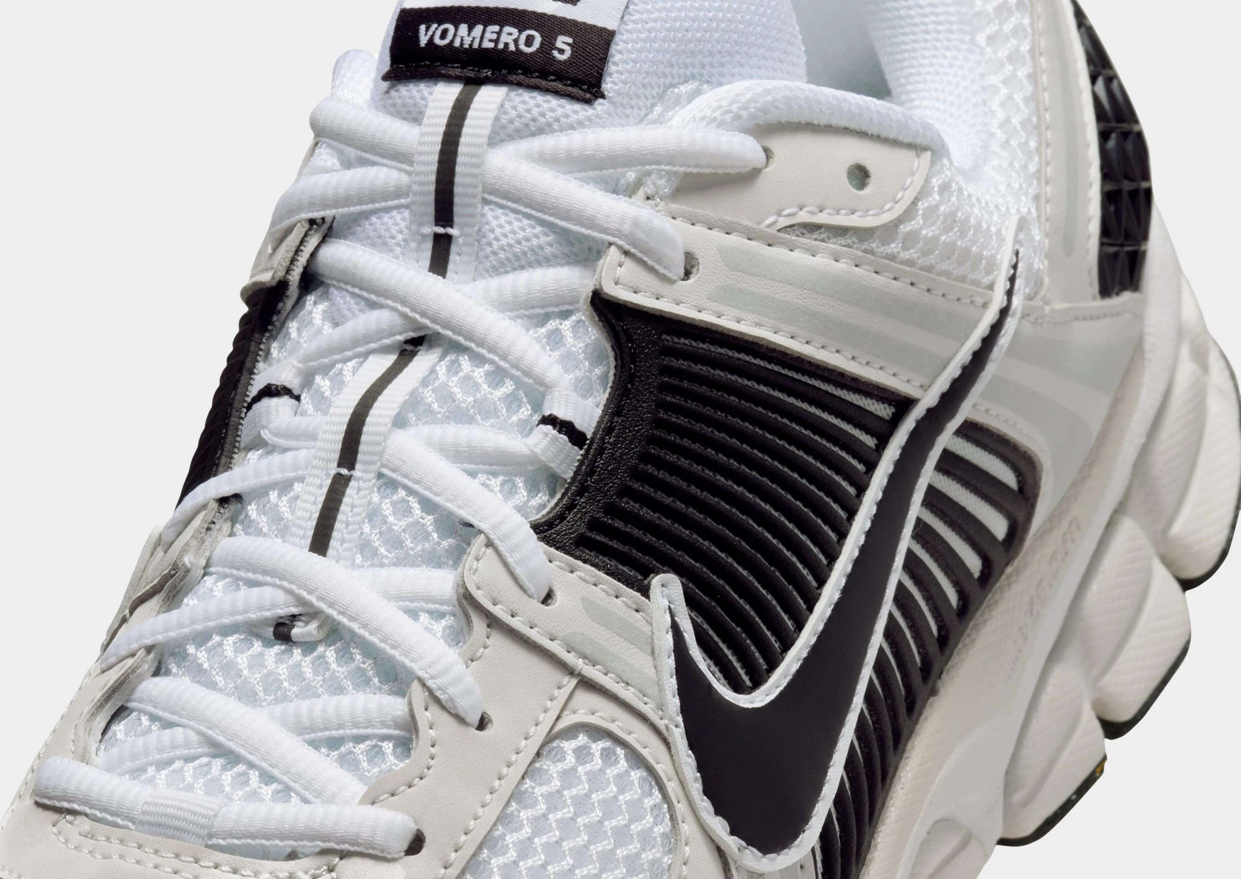 Zoom Vomero 5 breathable nylon shoes