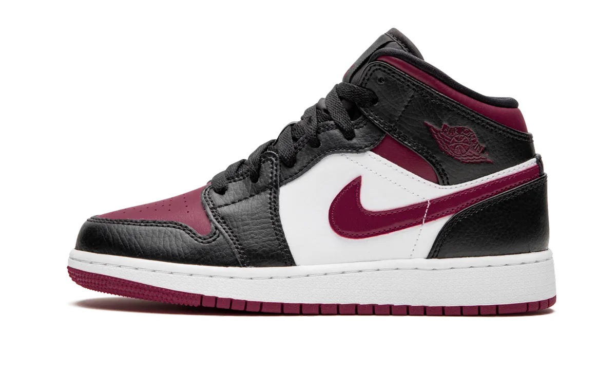 Versatile Footwear Air Jordan 1 MID GS "Bred Toe"