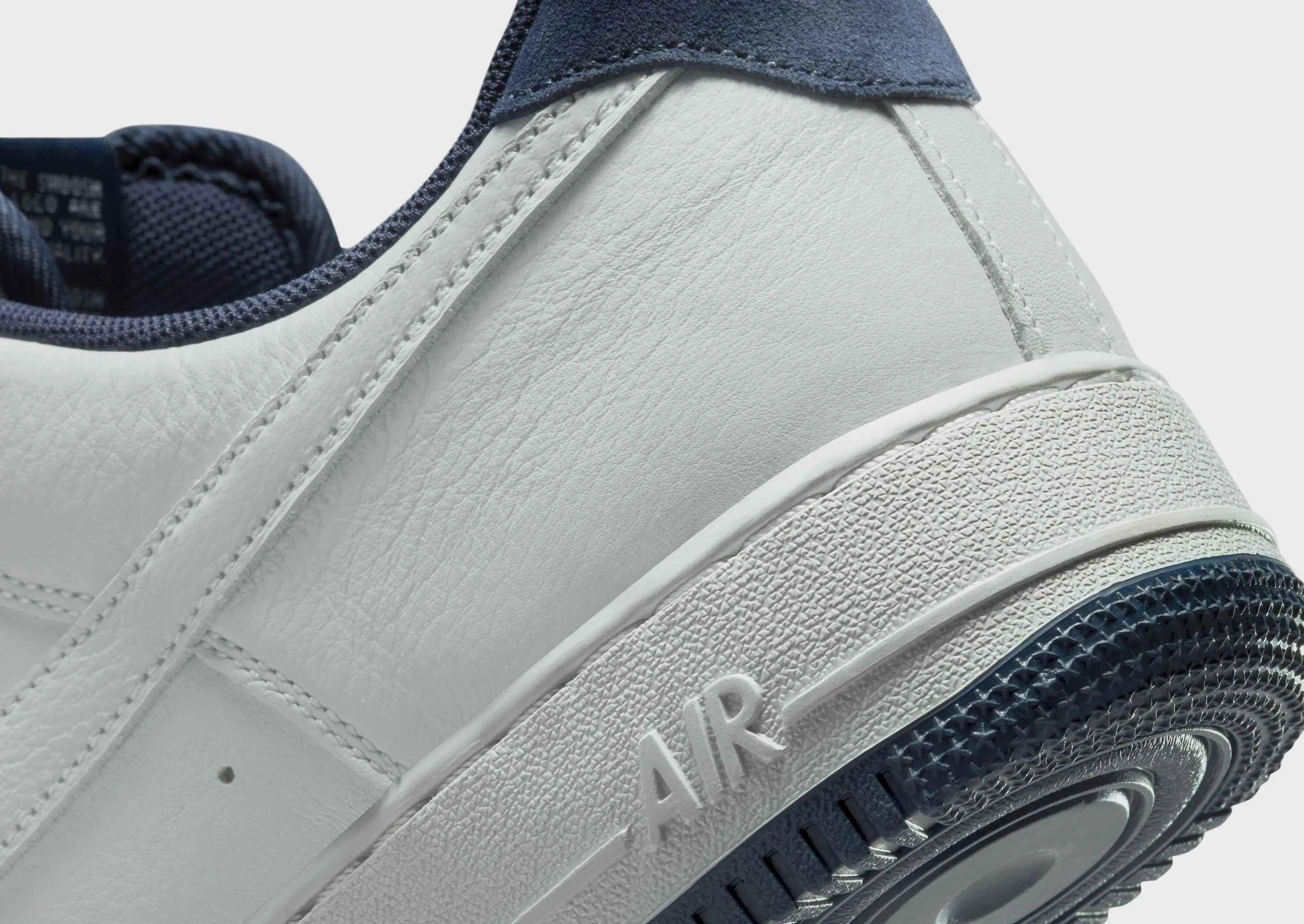 Air Force 1 '07 LV8 Subtle Edge Modern