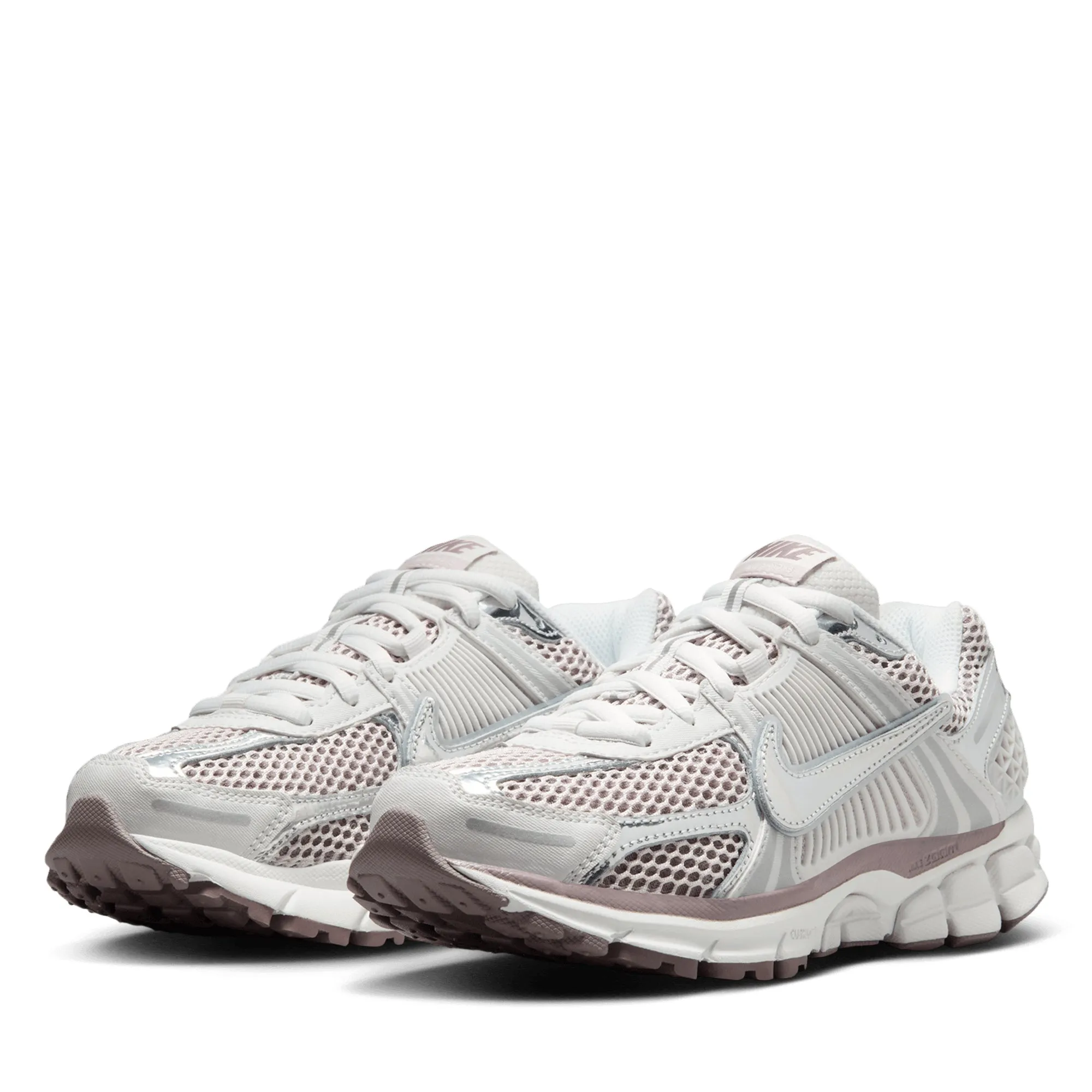Modern Street Women's Nike Zoom Vomero 5 - Vast Grey/Metallic Silver