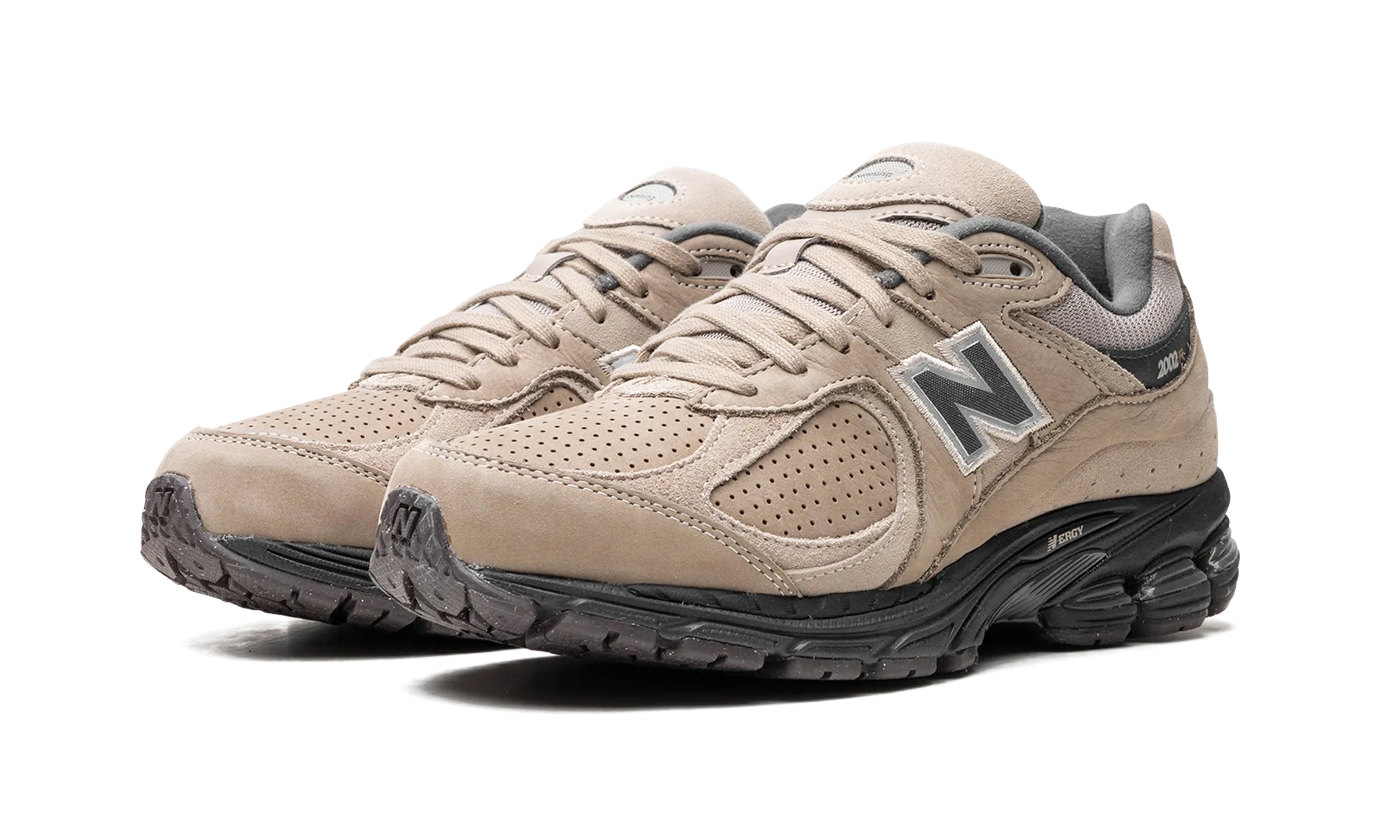 2002R "Driftwood" running with a visor running in a fixed bridge area shoes
