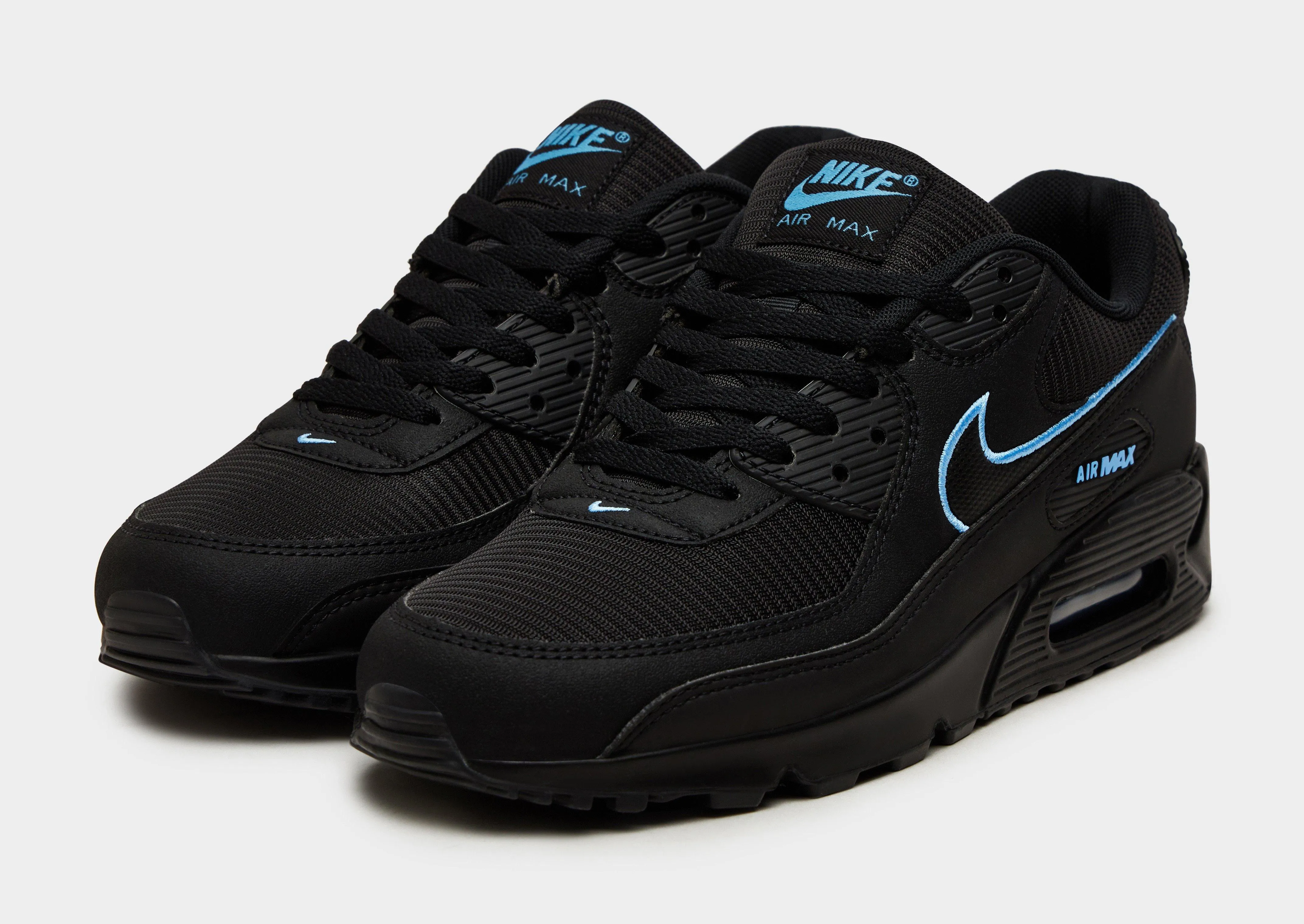 running in a coastal area shoes Efficient Motion Air Max 90