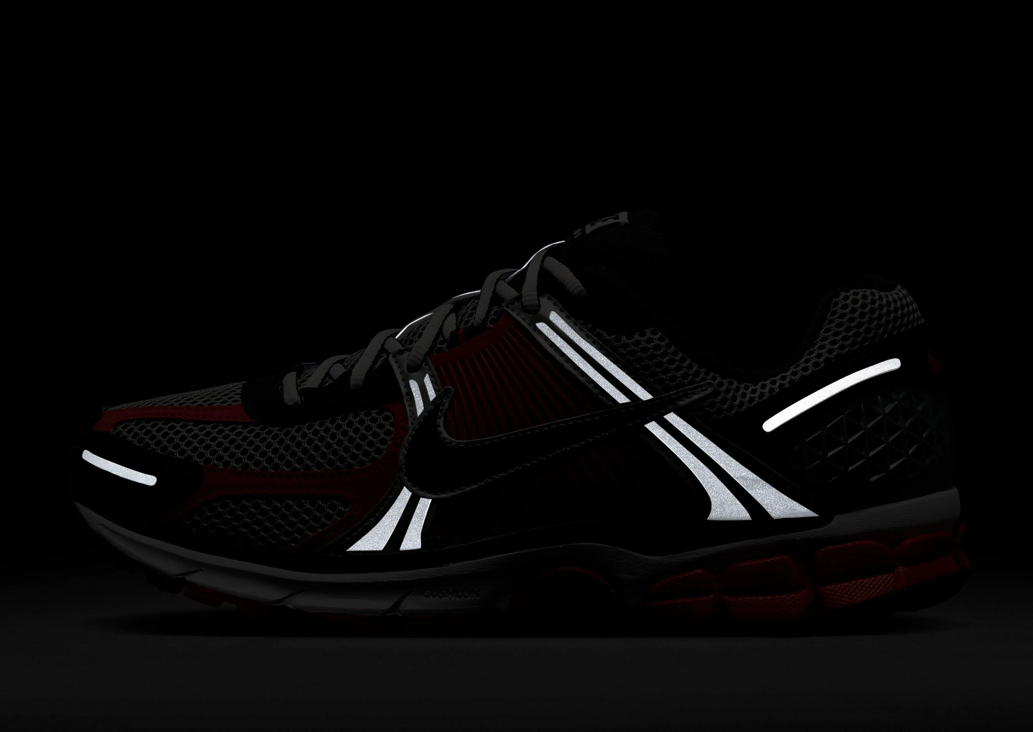 Gym Shoes weight - training running shoes Zoom Vomero 5
