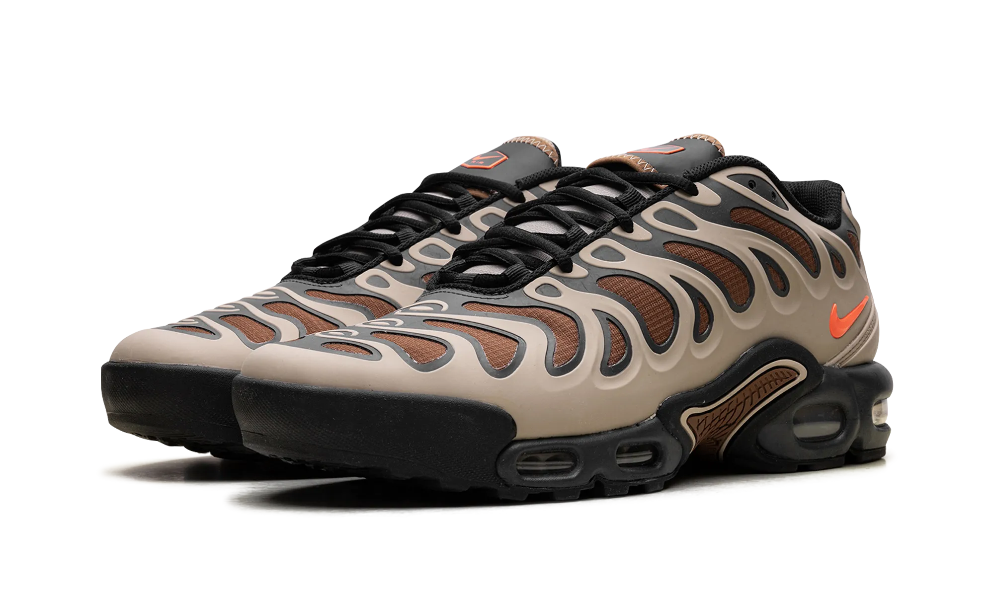 Air Max Plus Drift "Khaki Sanddrift" running in a tropical area
