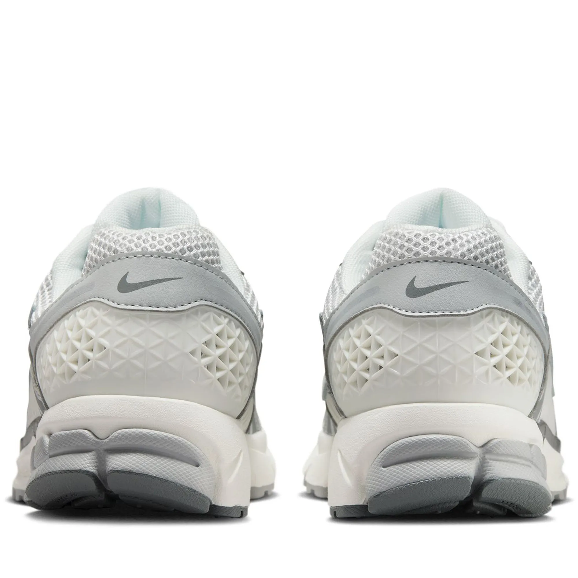 Nike Zoom Vomero 5 - Summit White/Metallic Silver Stretchable Tongue Hyper Elastic Cushion