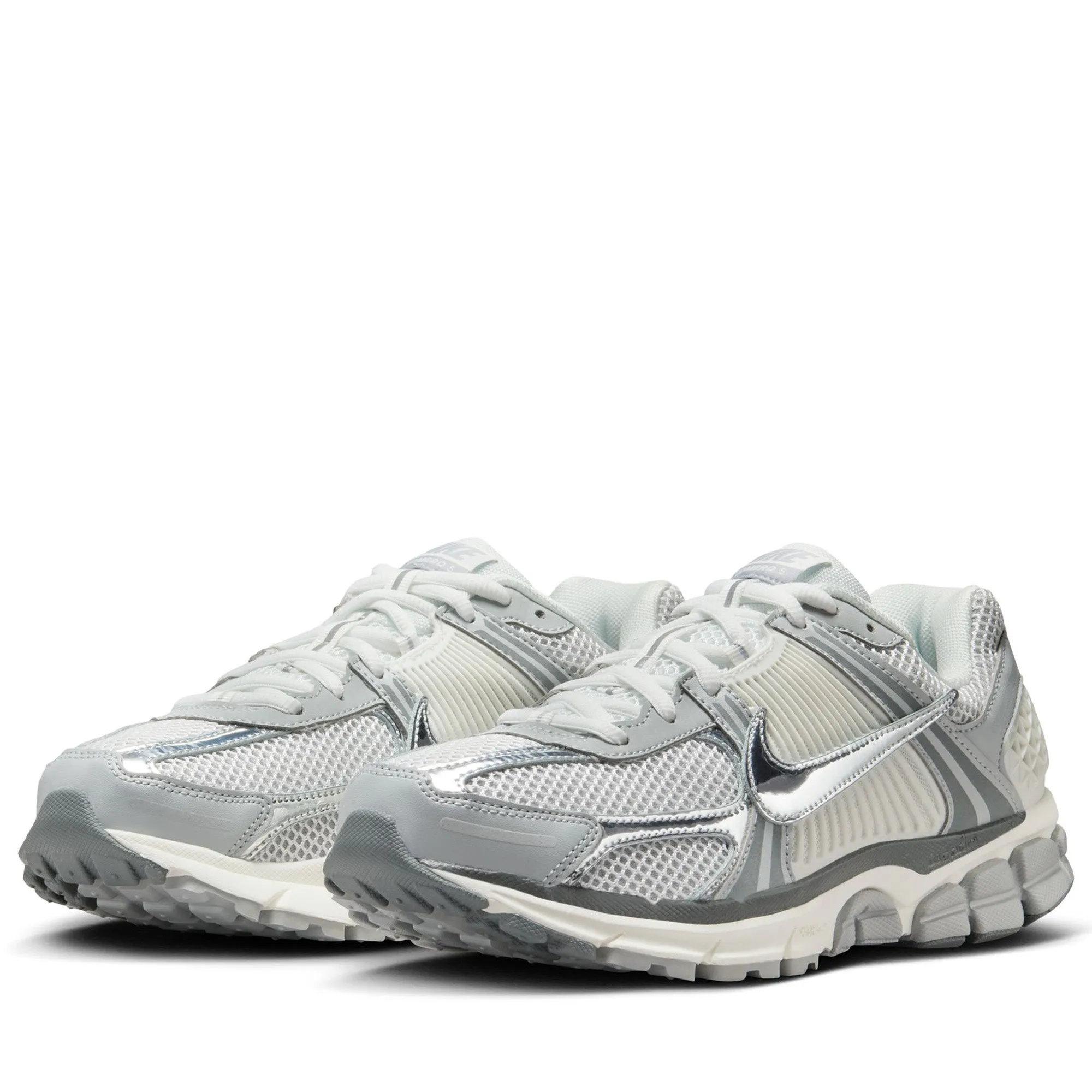 Nike Zoom Vomero 5 - Summit White/Metallic Silver Stretch Woven Collar Textured Outsole Pattern