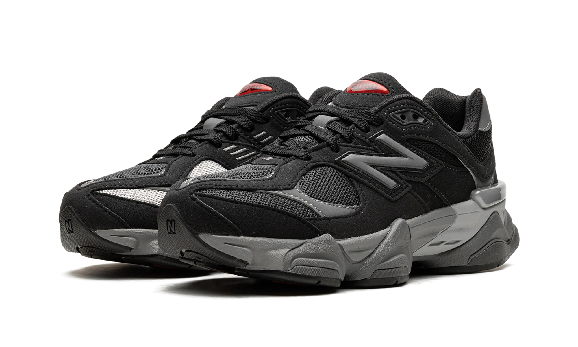 9060 Big Kid "Black Castlerock" running in mud shoes