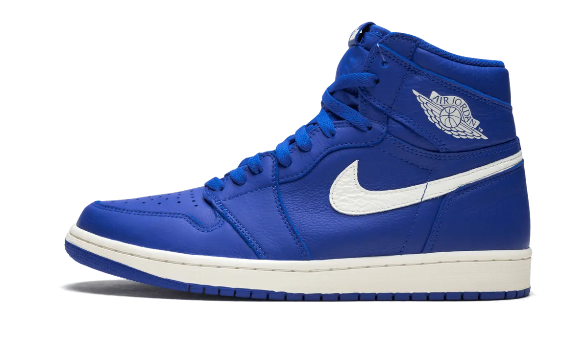 Air Jordan 1 Retro High OG "Hyper Royal" Sophisticated Comfort Essential Fit