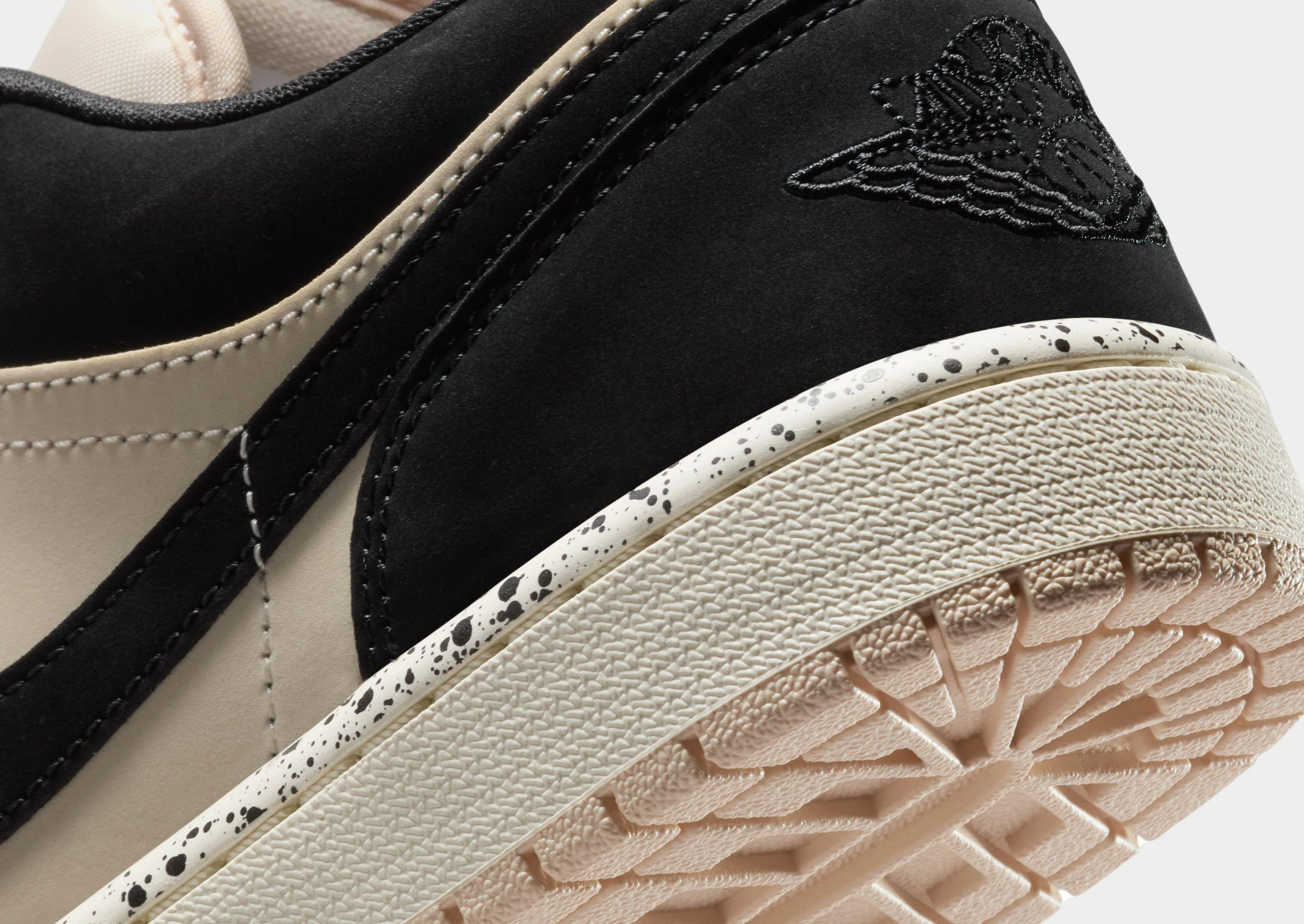 Air 1 Low Women's Sport Enthusiast Cushioned heel