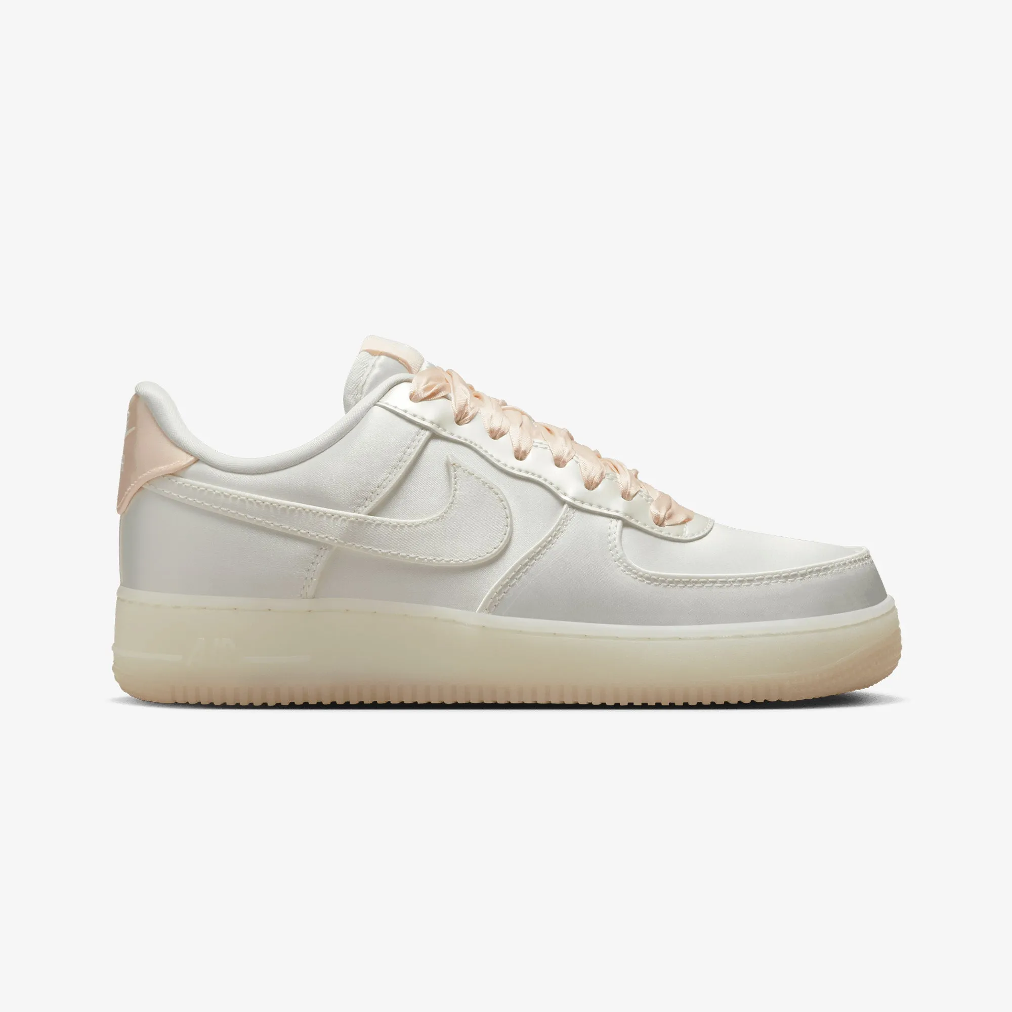 Power Stride NIKE | AIR FORCE 1 '07 LV8 { SAIL/SAIL-BARELY ORANGE