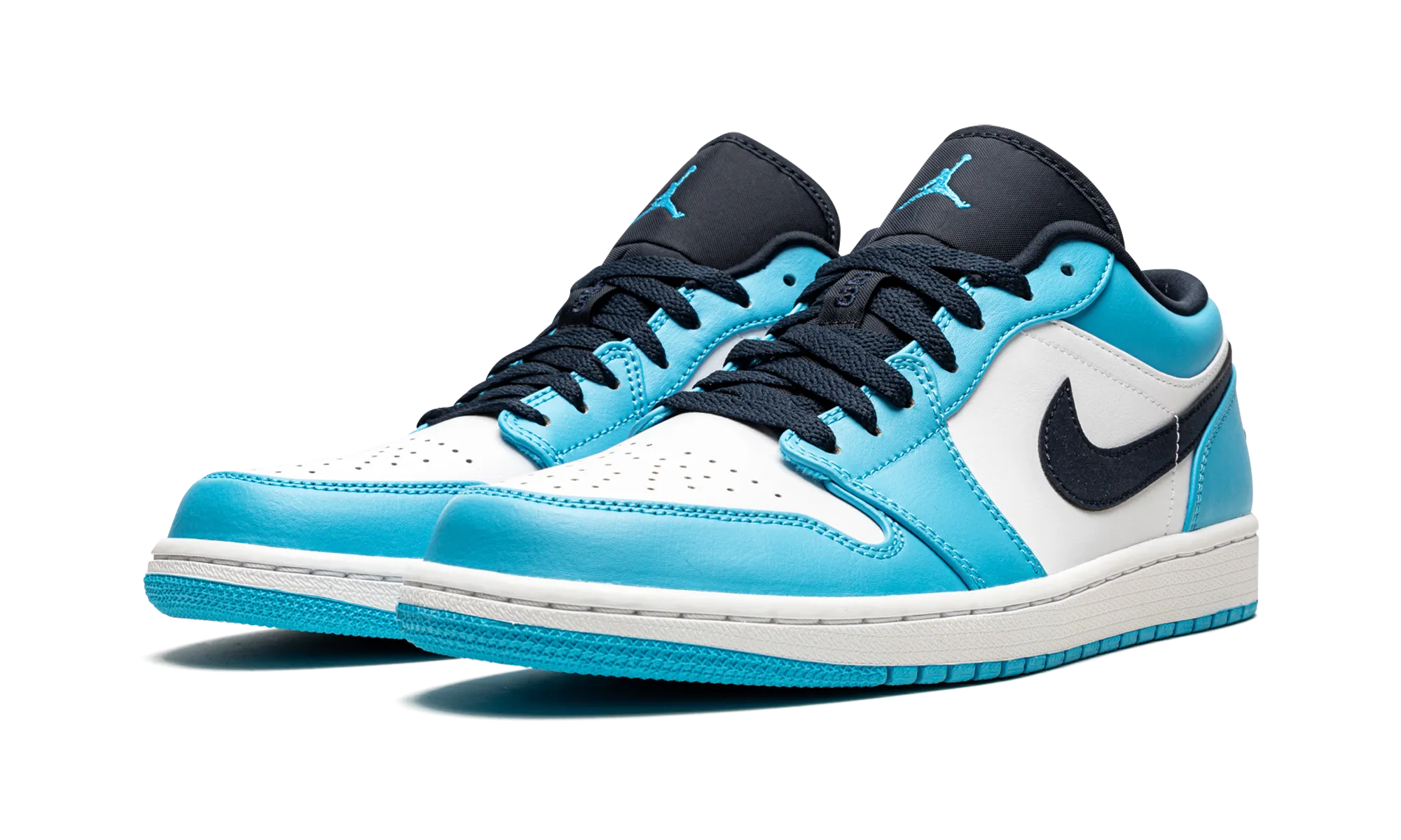Air Jordan 1 Low "UNC" Easy Steps All-weather look