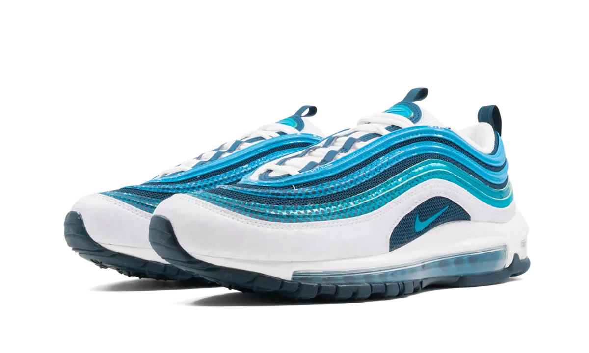 hilly - terrain - runner durability - brand shoes Air Max 97 SE