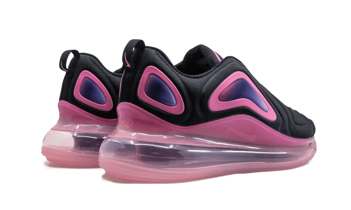 AIR MAX 720 Nike React running on grass