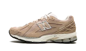 1906R "MINDFUL GREY/MOONBEAM/SILVER METALLIC" running in mountains Outdoor Session