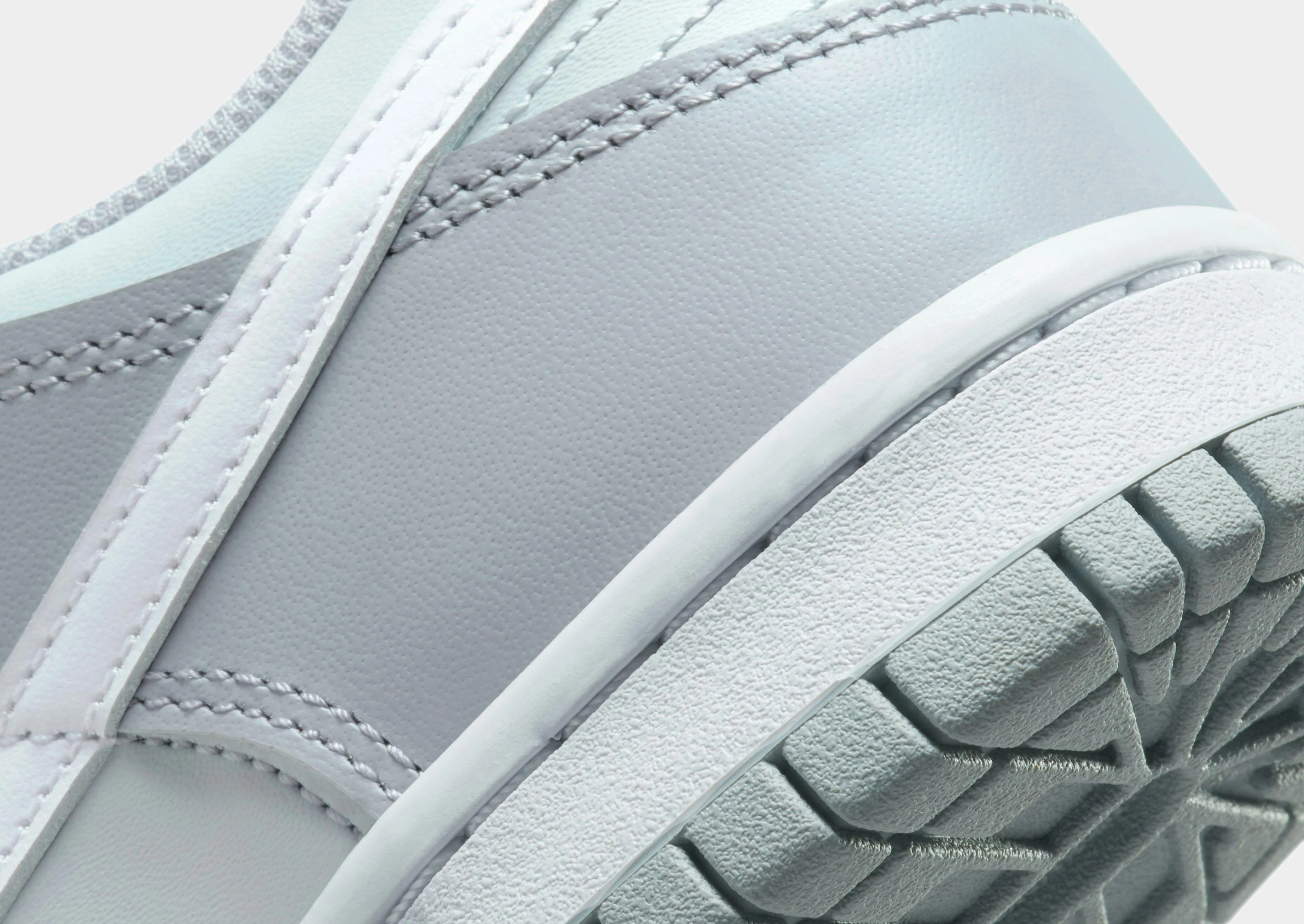 Dunk Low Junior's Reinforced Seams Shock Absorbing Sole