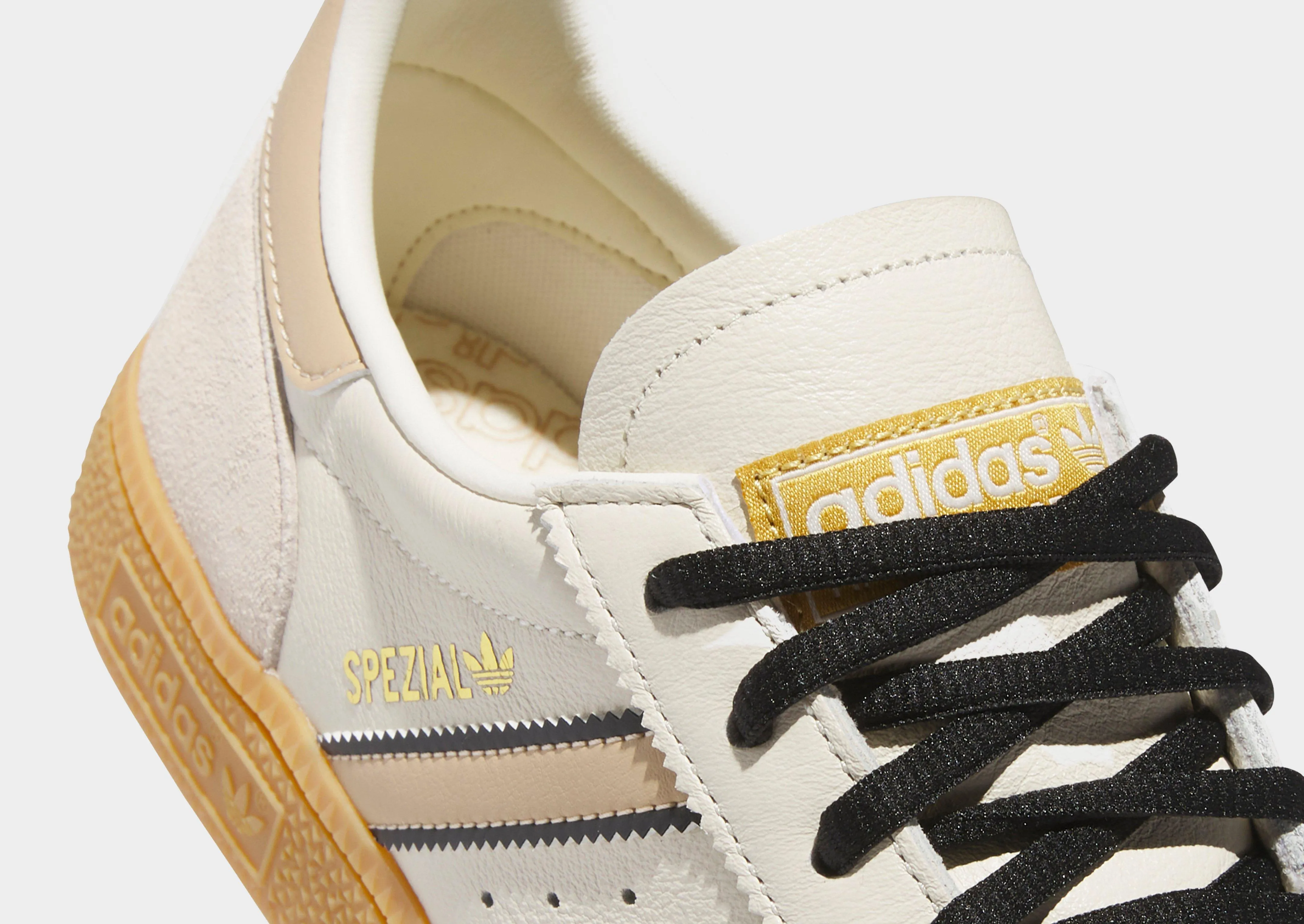 Sleek Silhouette Handball Spezial