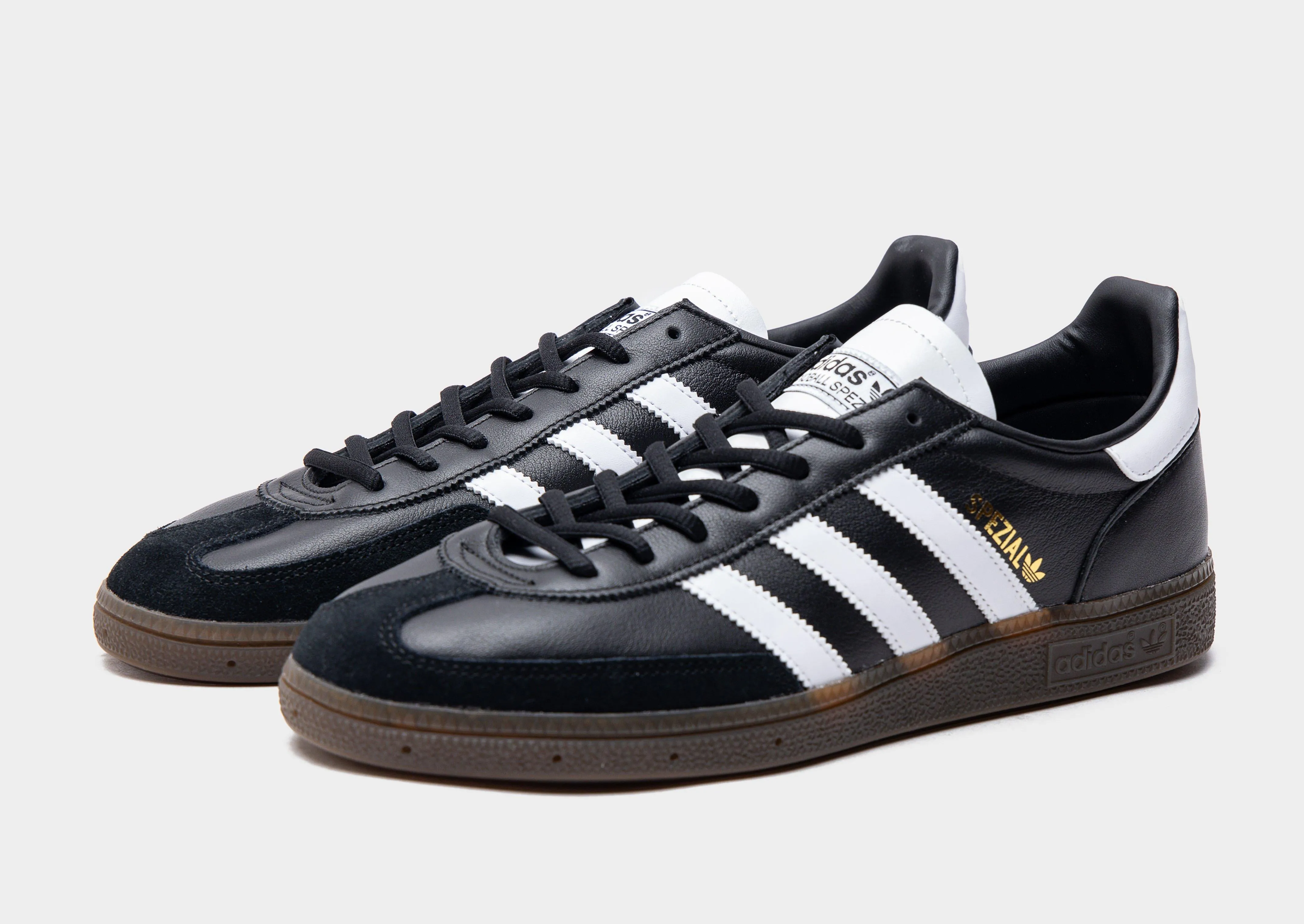 Glossy Finish Odor Eliminating Handball Spezial