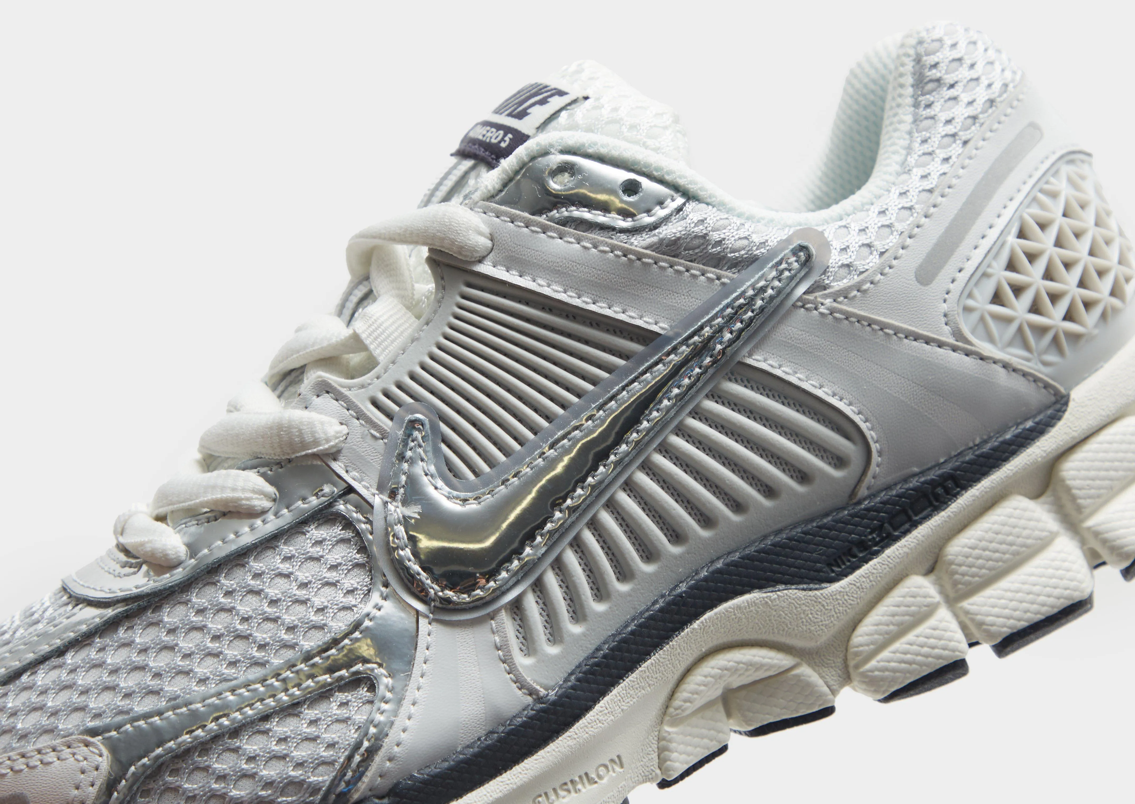 hidden lacing shoes Zoom Vomero 5 Women's