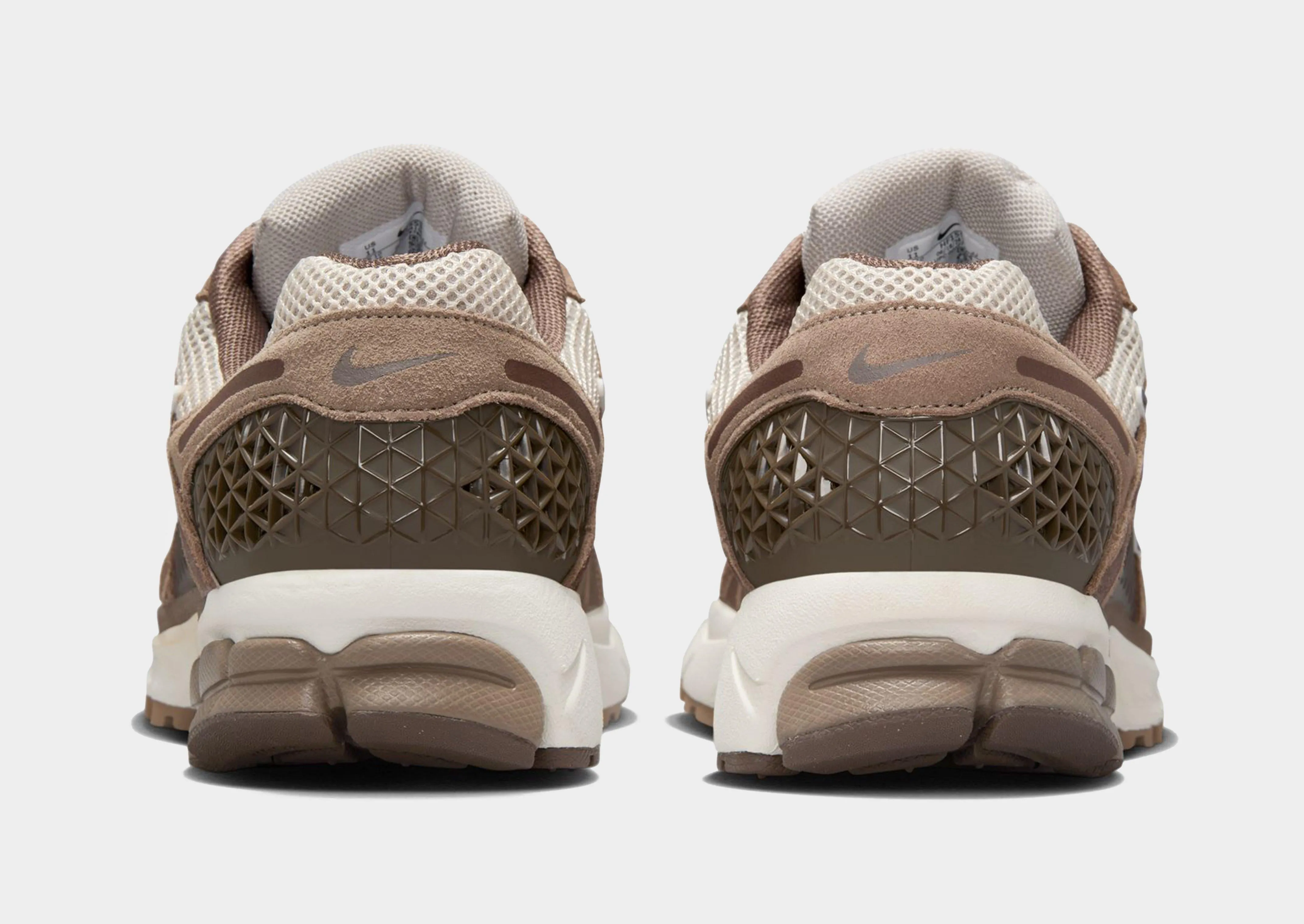 Activity tracking hot - weather shoes Zoom Vomero 5