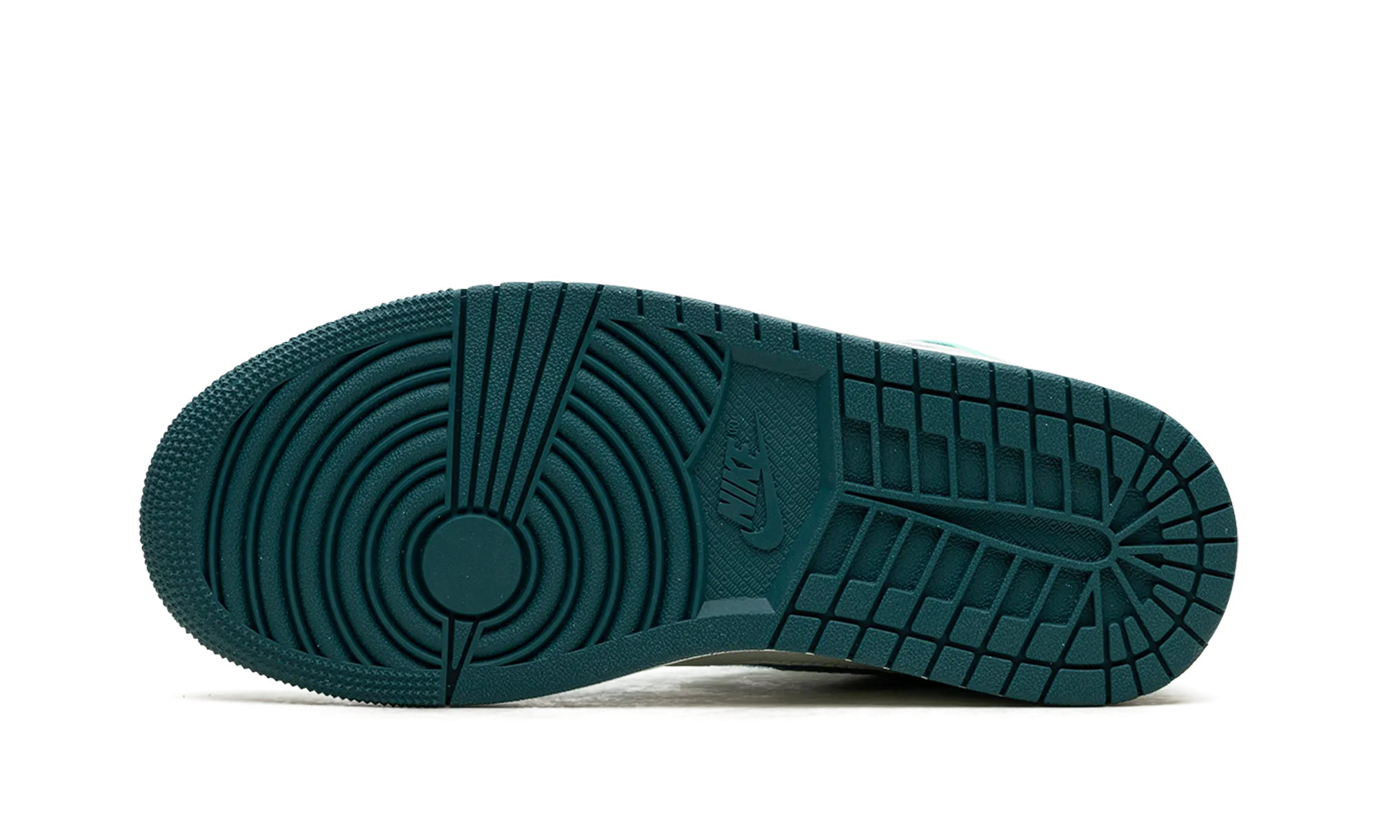 Flexible Outsole Design Flexibility Boost AIR JORDAN 1 MID SE WMNS "Bleached Turquoise"