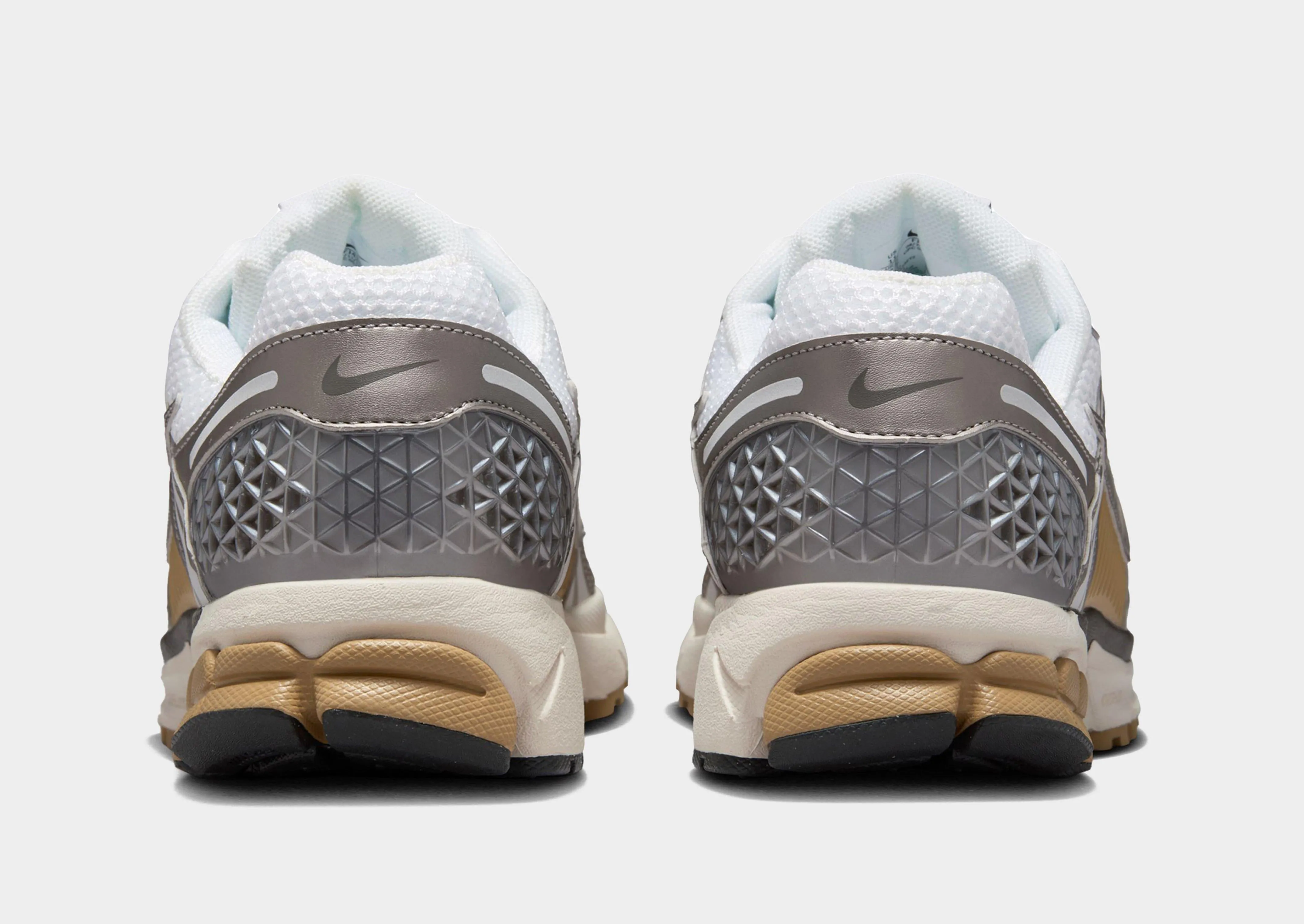 Zoom Vomero 5 running in a road race shoes Anti Odor