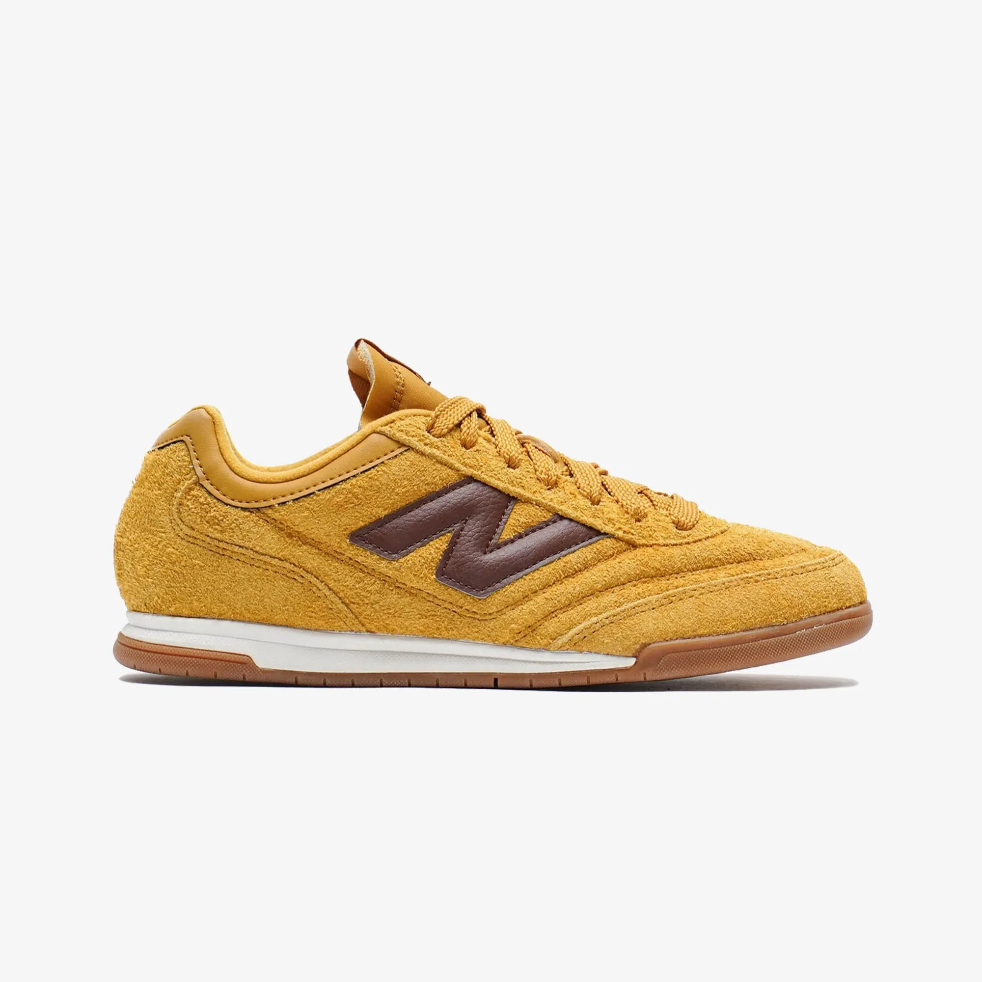 New Balance | RC42 { BUTTERSCOTCH/RICH running on the beach