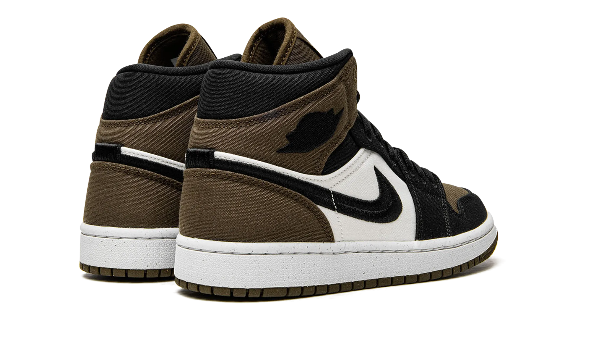 Textured Outsole Pattern Foot Freedom AIR JORDAN 1 MID SE WMNS "Olive Toe"