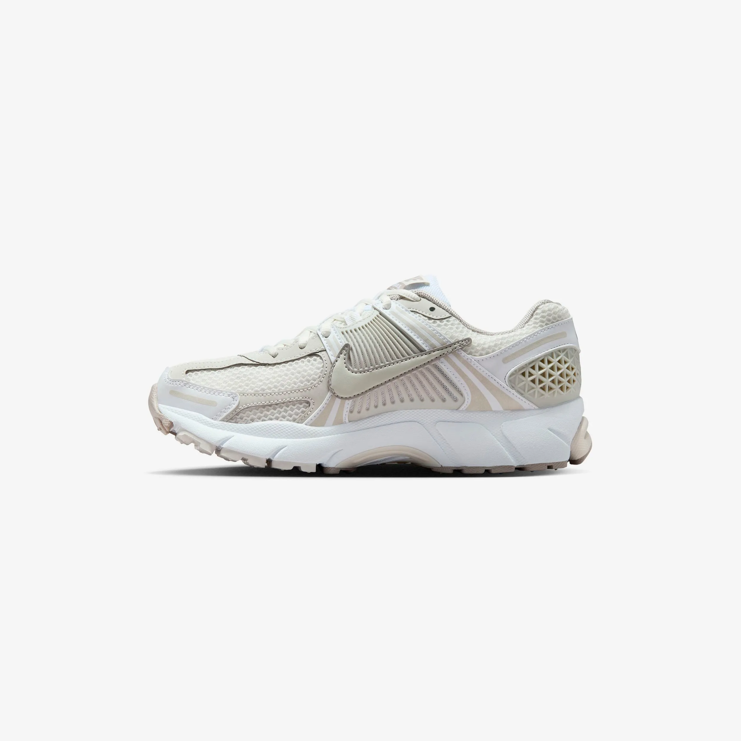Simple Aesthetic Fast Action Wmns Zoom Vomero 5