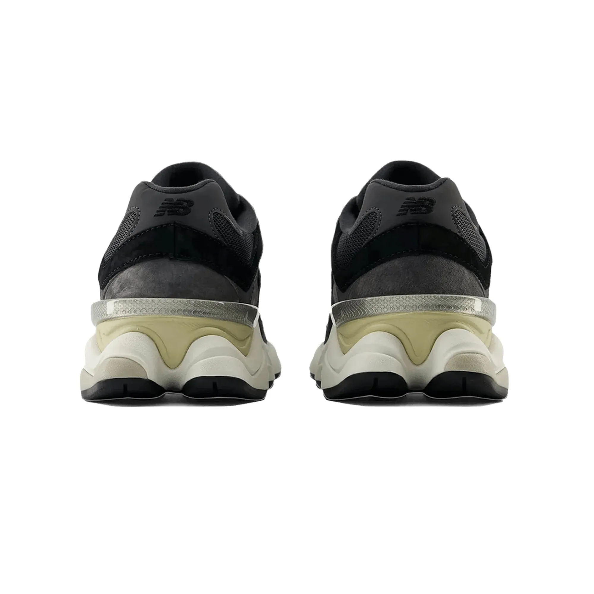 Running Challenge running in a volleyball court area shoes New Balance 9060 'Black Phantom' (2024)