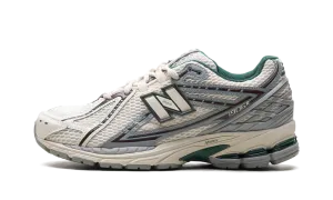 1906R "Cream Green" running with a lace - up closure track shoes