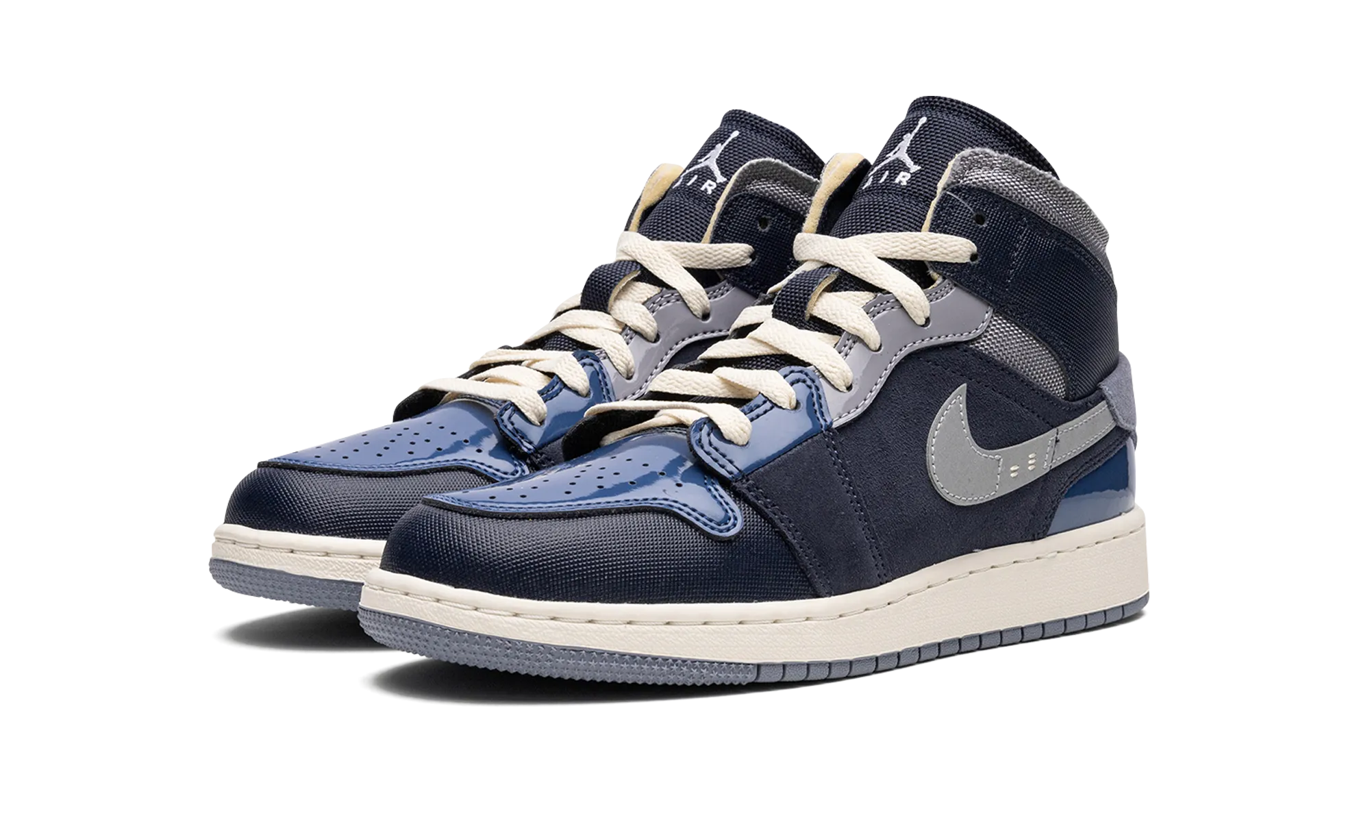 Hexagonal Traction Seamless Upper Construction AIR JORDAN 1 MID SE CRAFT GS
