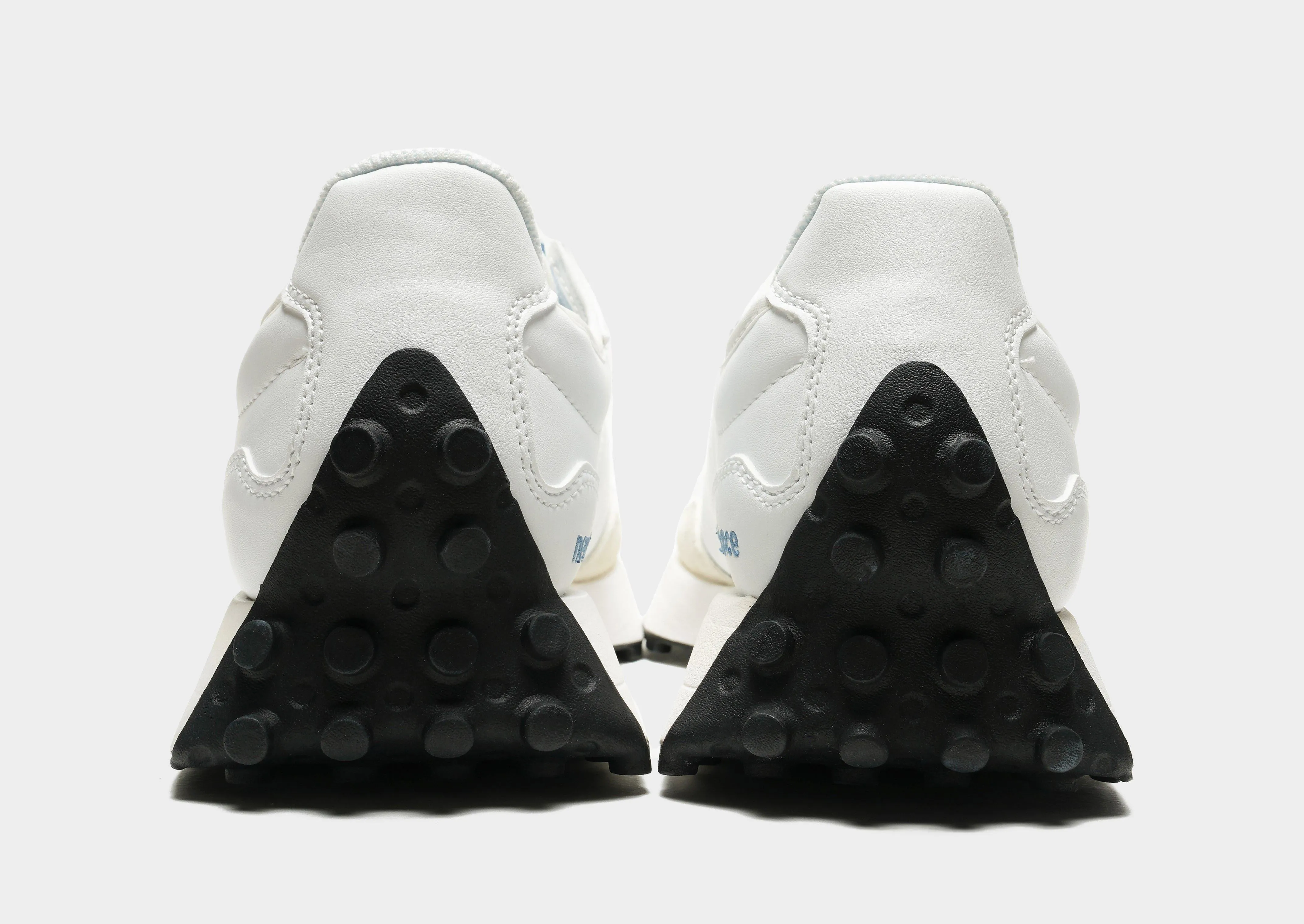 327 Casual Look magnetic closure shoes