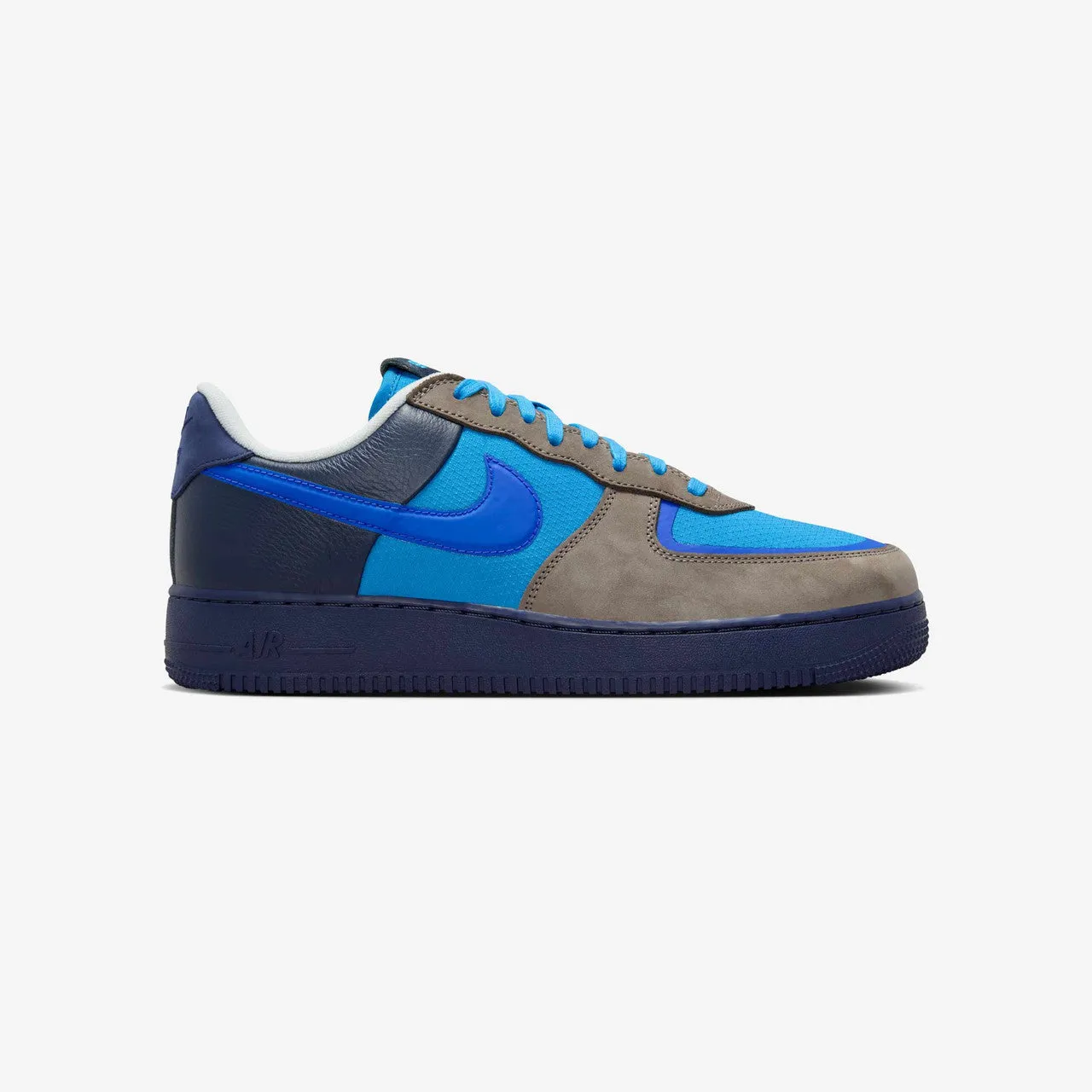 Balance Walk Air Force 1 Low SP x Stash