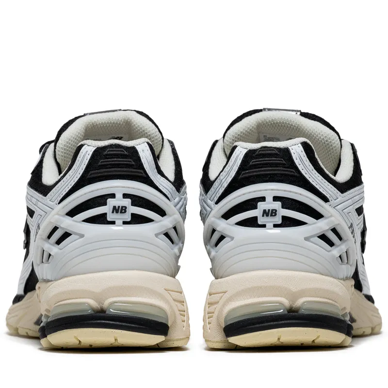 Secure Style Running Errands New Balance 1906R - White/Black Metallic