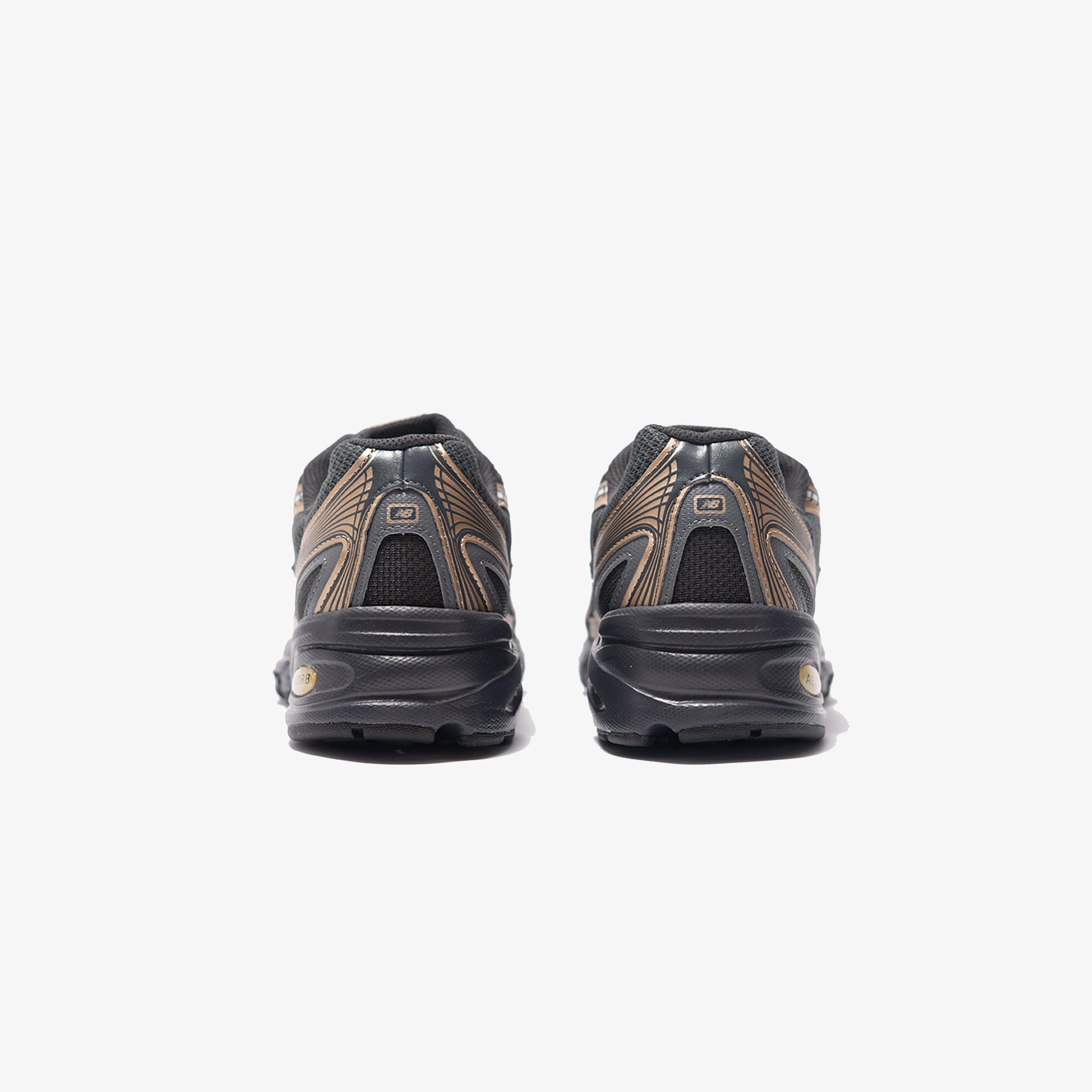 running in a stone bridge area shoes Adaptable New Balance | 740 { GOLD/BLACK