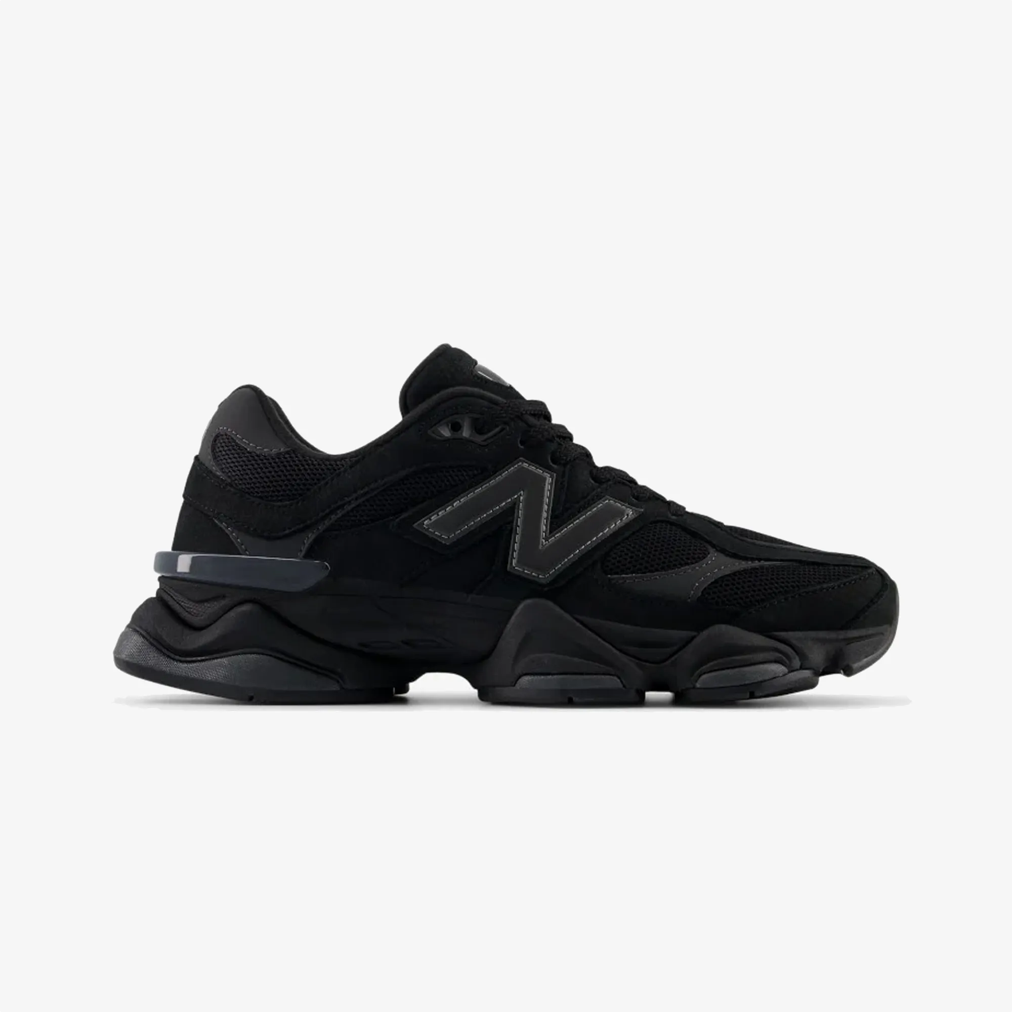 well - fitting New Balance | 9060 { BLACK/BLACK