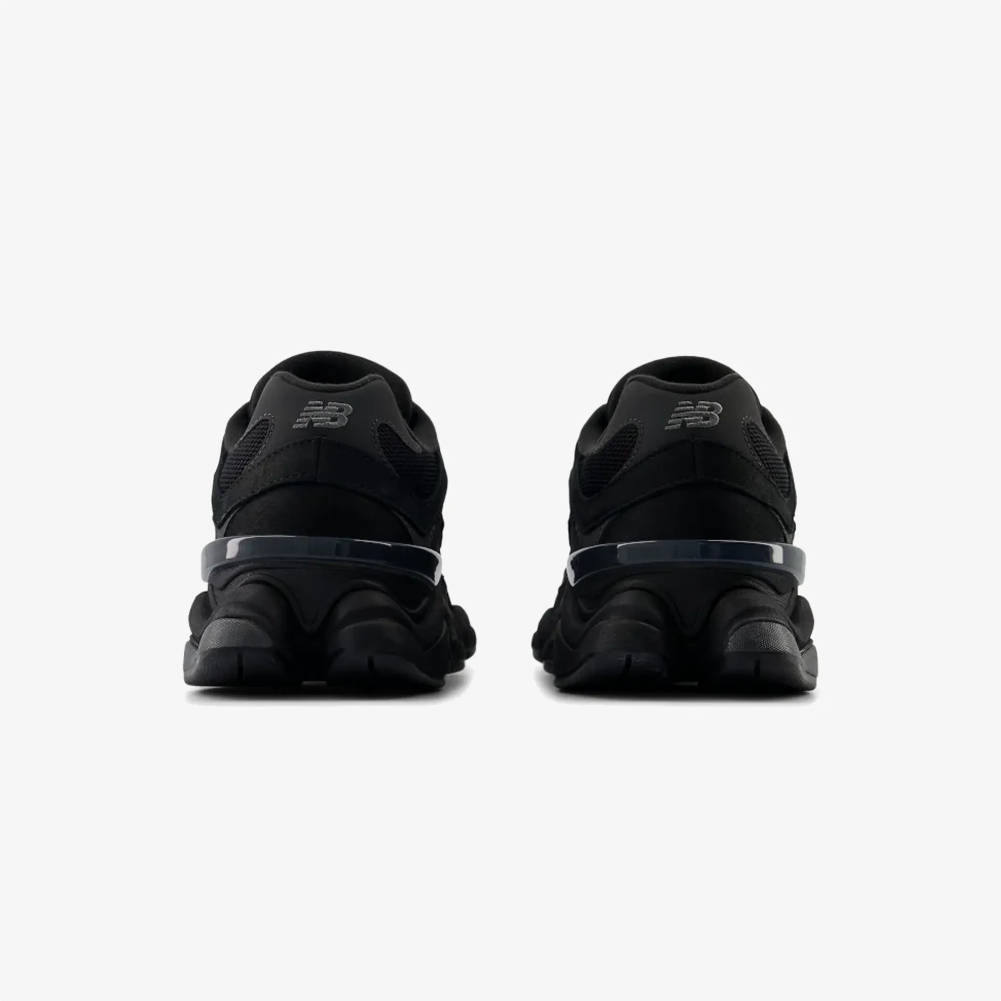 beachgoers' shoes running in an estuary area shoes New Balance | 9060 { BLACK/BLACK