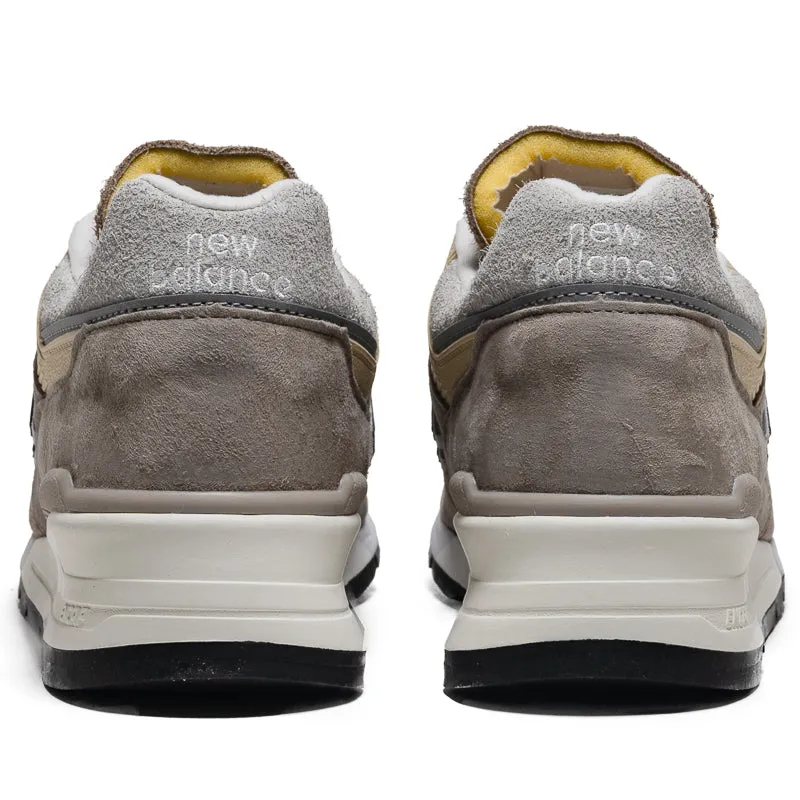 Style Upgrade New Balance Made in USA 997 - Light Mushroom/Mirage Grey