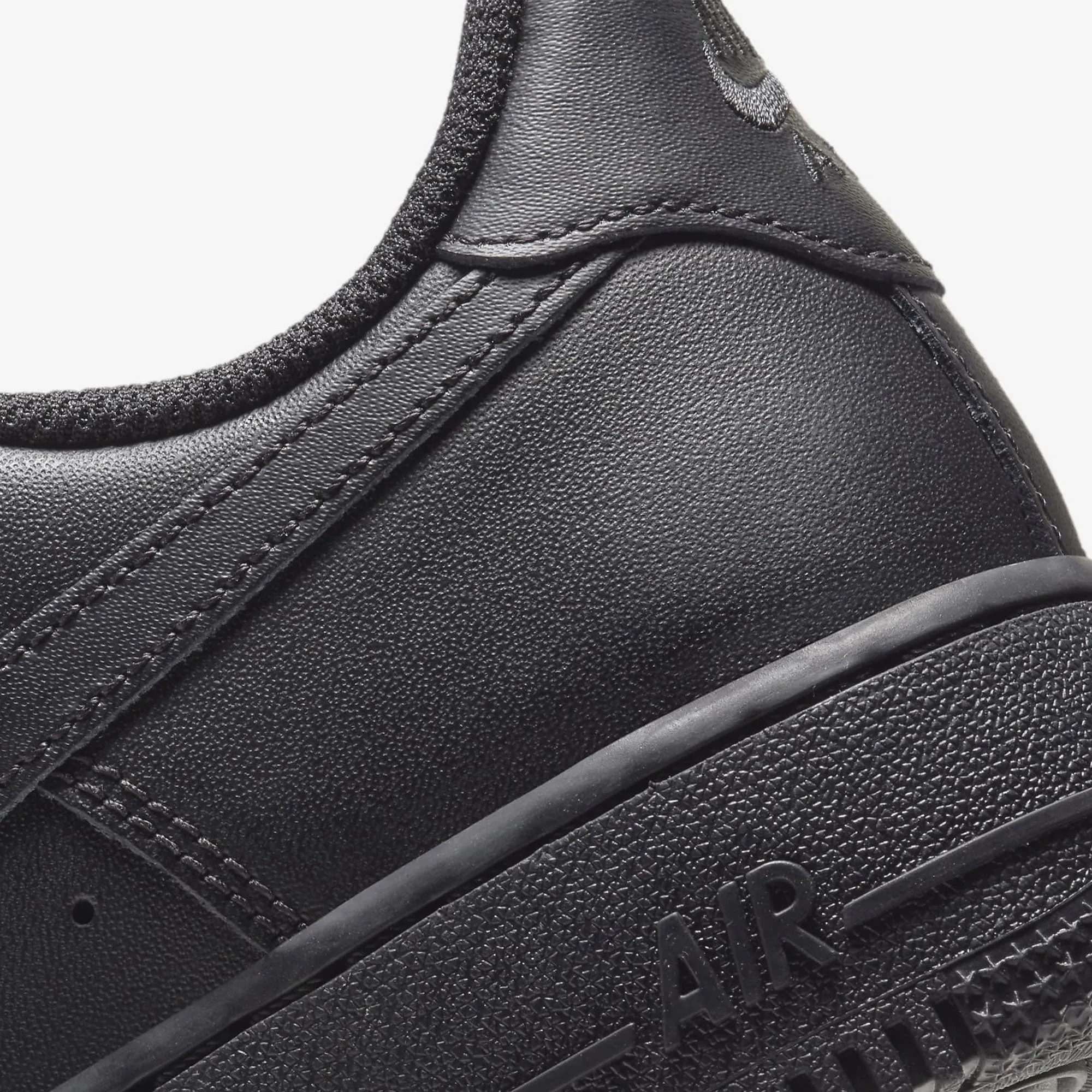 Foam Midsole Cushioning Unbeatable Traction NIKE | AIR FORCE 1 '07 { BLACK/BLACK/BLACK