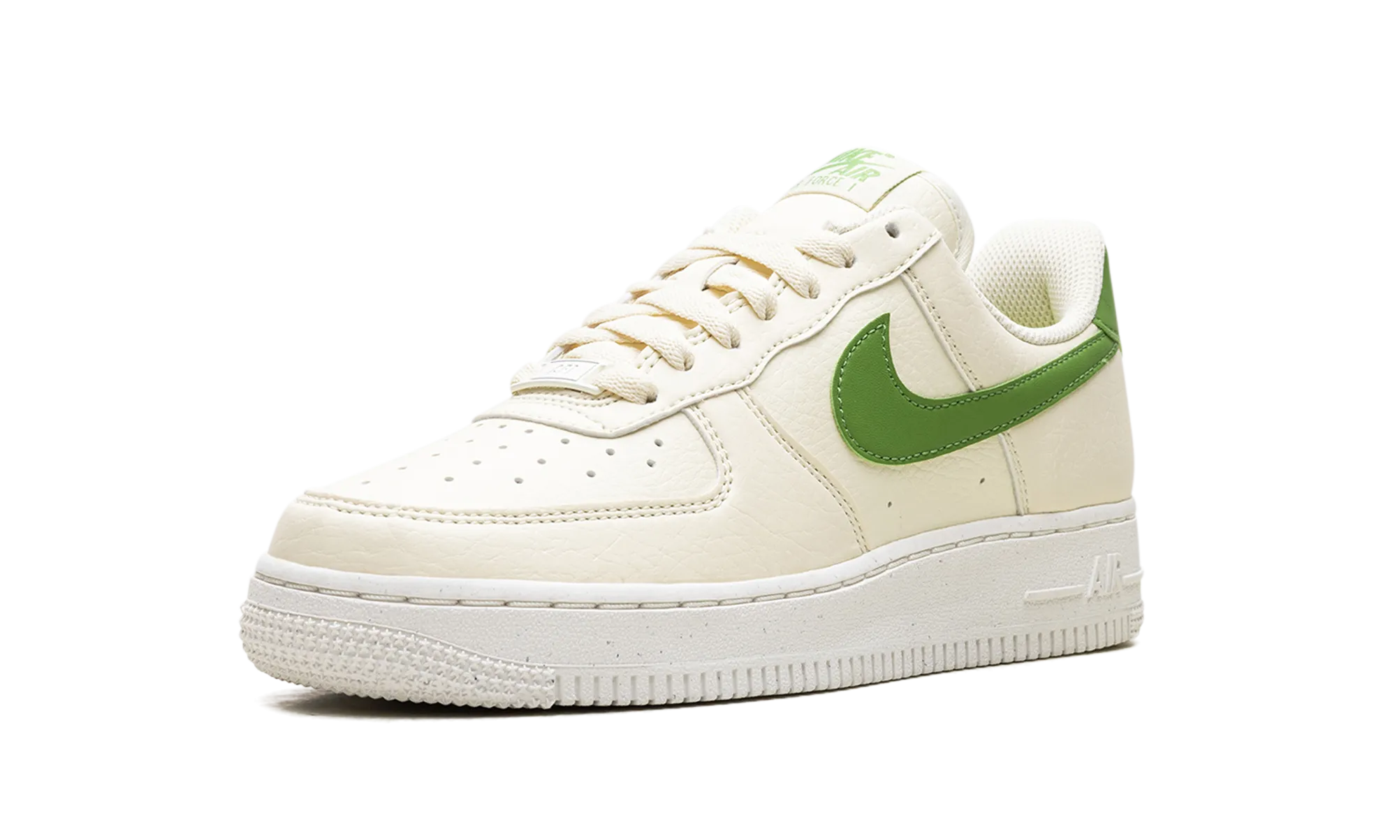 NIKE AIR FORCE 1 '07 LO WMNS "COCONUT MILK" Standout Style