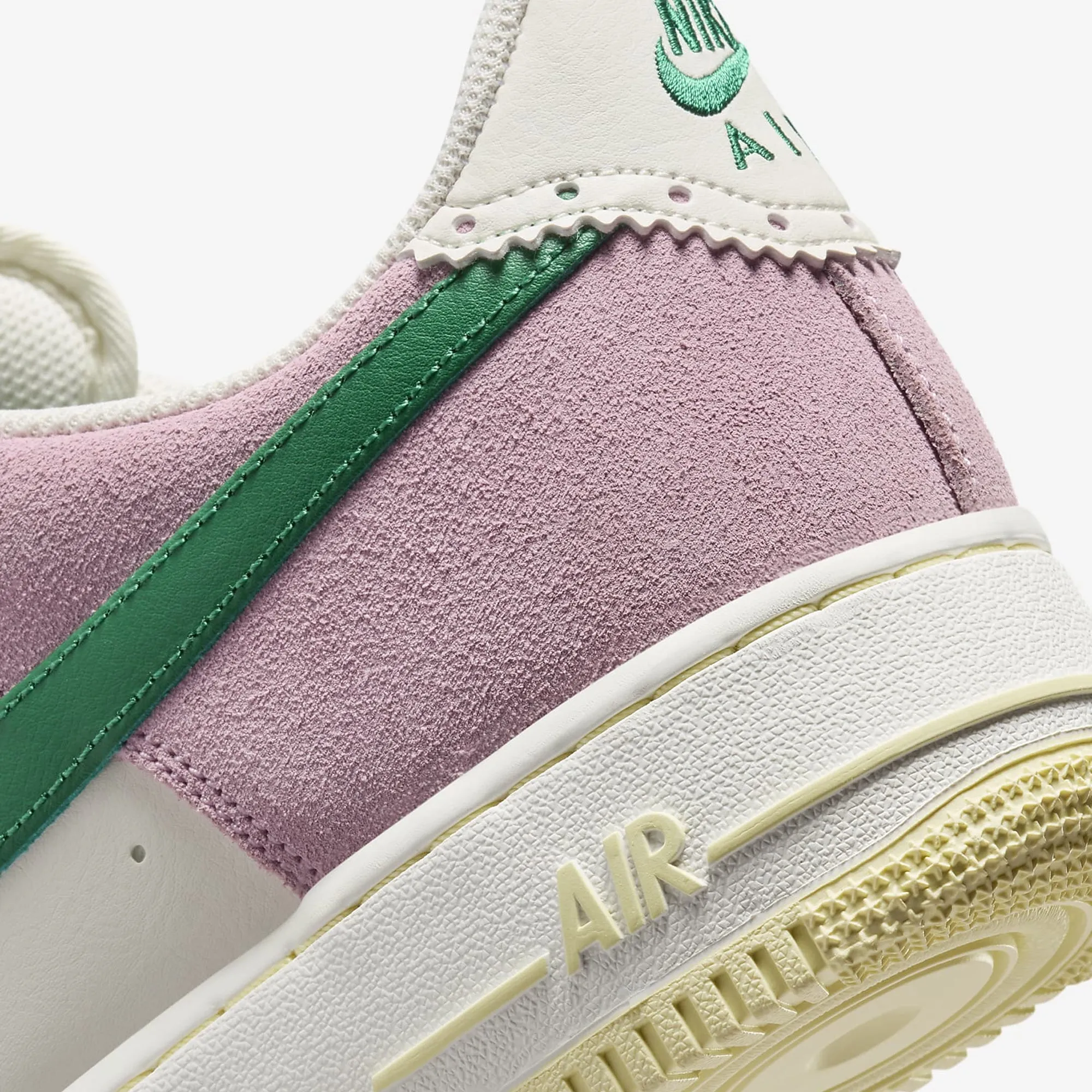 Recycled Synthetic Upper Nike | AIR FORCE 1 '07 LV8 { SAIL/MALACHITE-MED SOFT PINK-ALABASTER