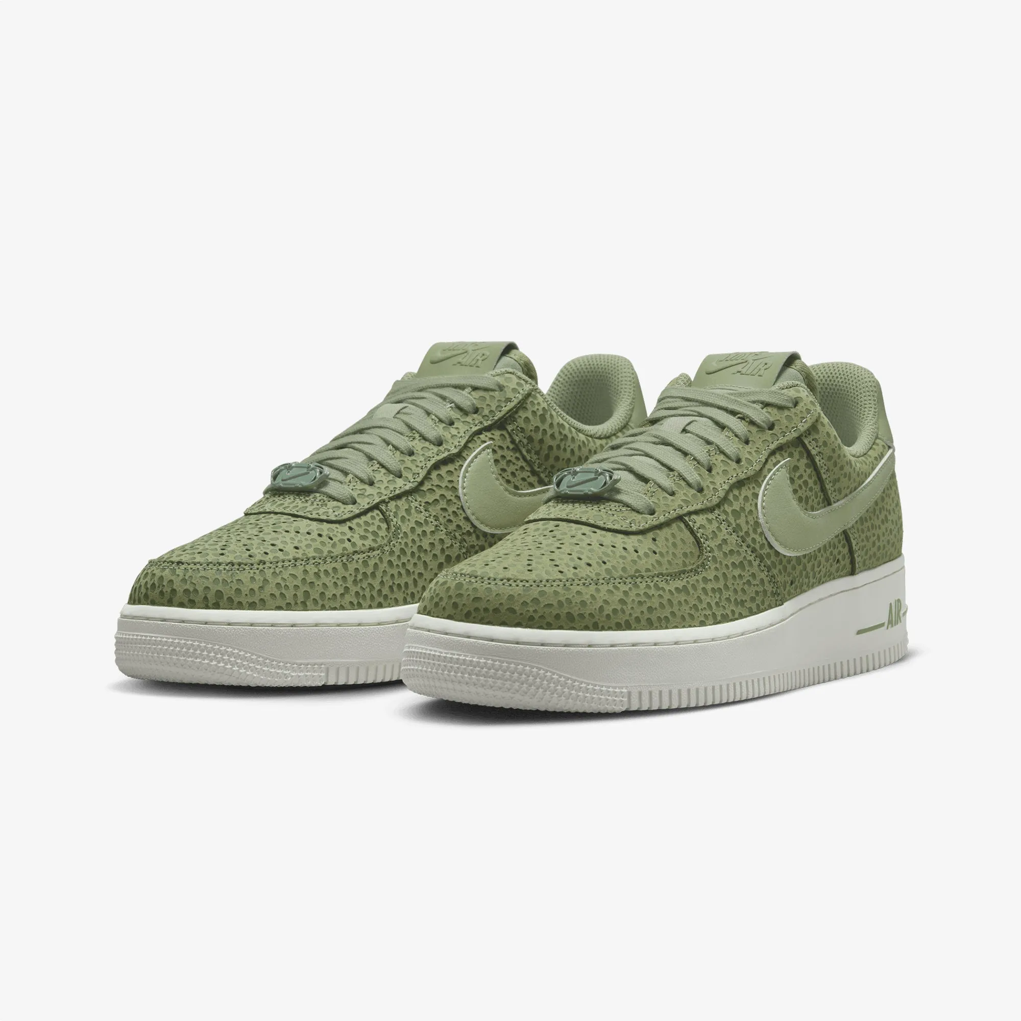 Nike | AIR FORCE 1 '07 PREMIUM { SESAME/OIL GREEN-LIGHT BONE Non Slip Outsole Patterns Calm Motion