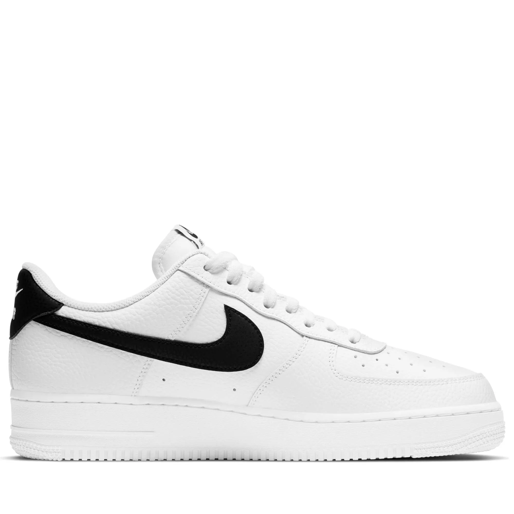 Fashion-forward flair Zero drop Nike Air Force 1 '07 - White/Black