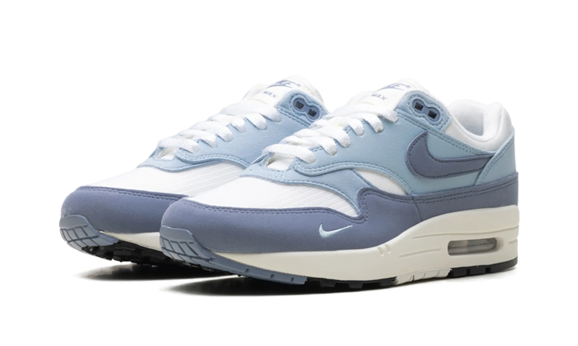 Nike Air Max 1 '87 WMNS "Light Armory Blue Ashen Slate" early morning run