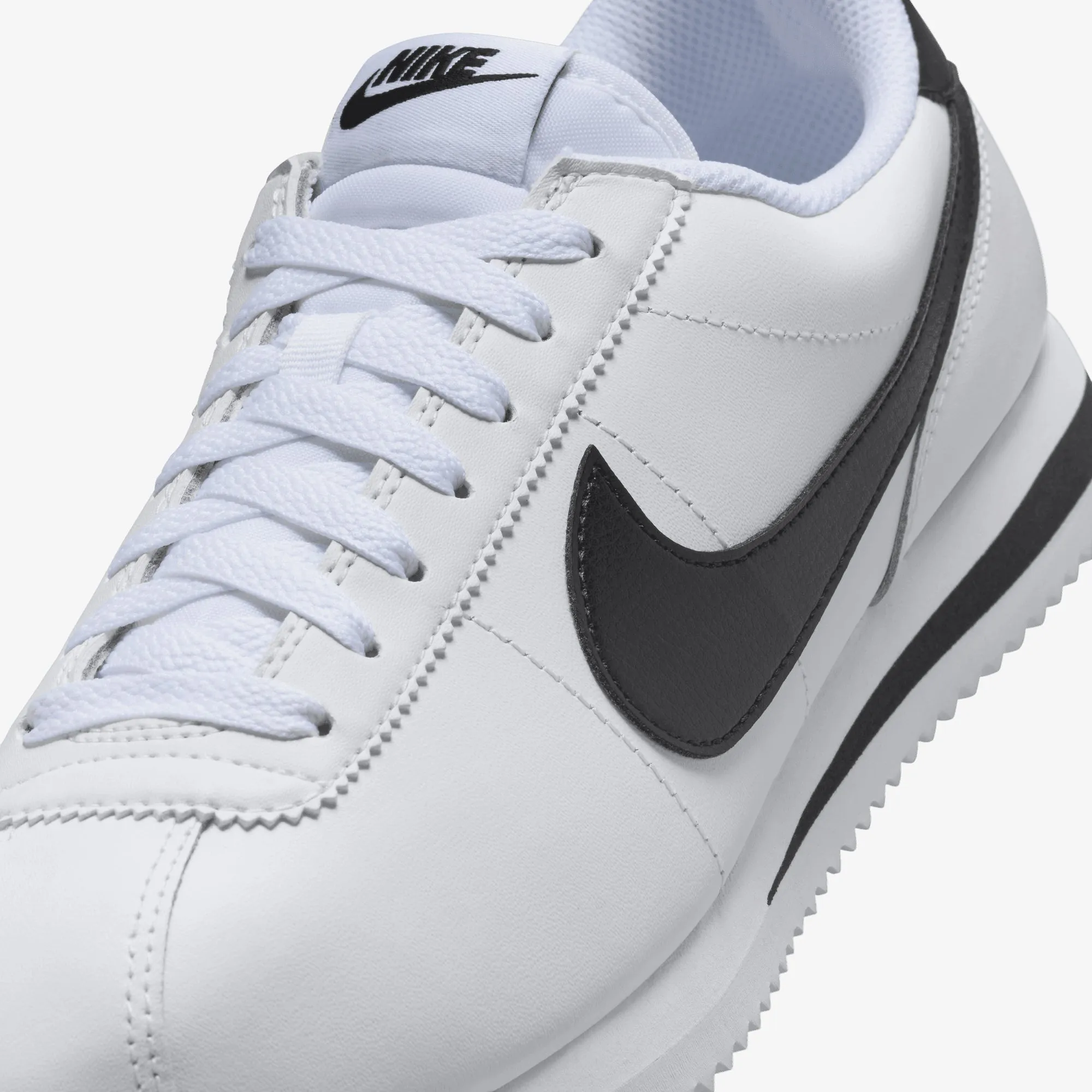 NIKE | CORTEZ LEATHER { WHITE/BLACK Timeless traction Quick design