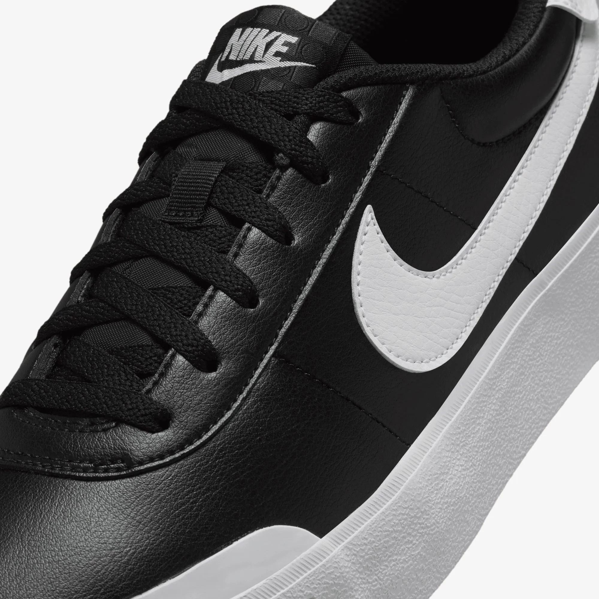 Track Day Urban Look Nike | COURT SHOT { BLACK/WHITE